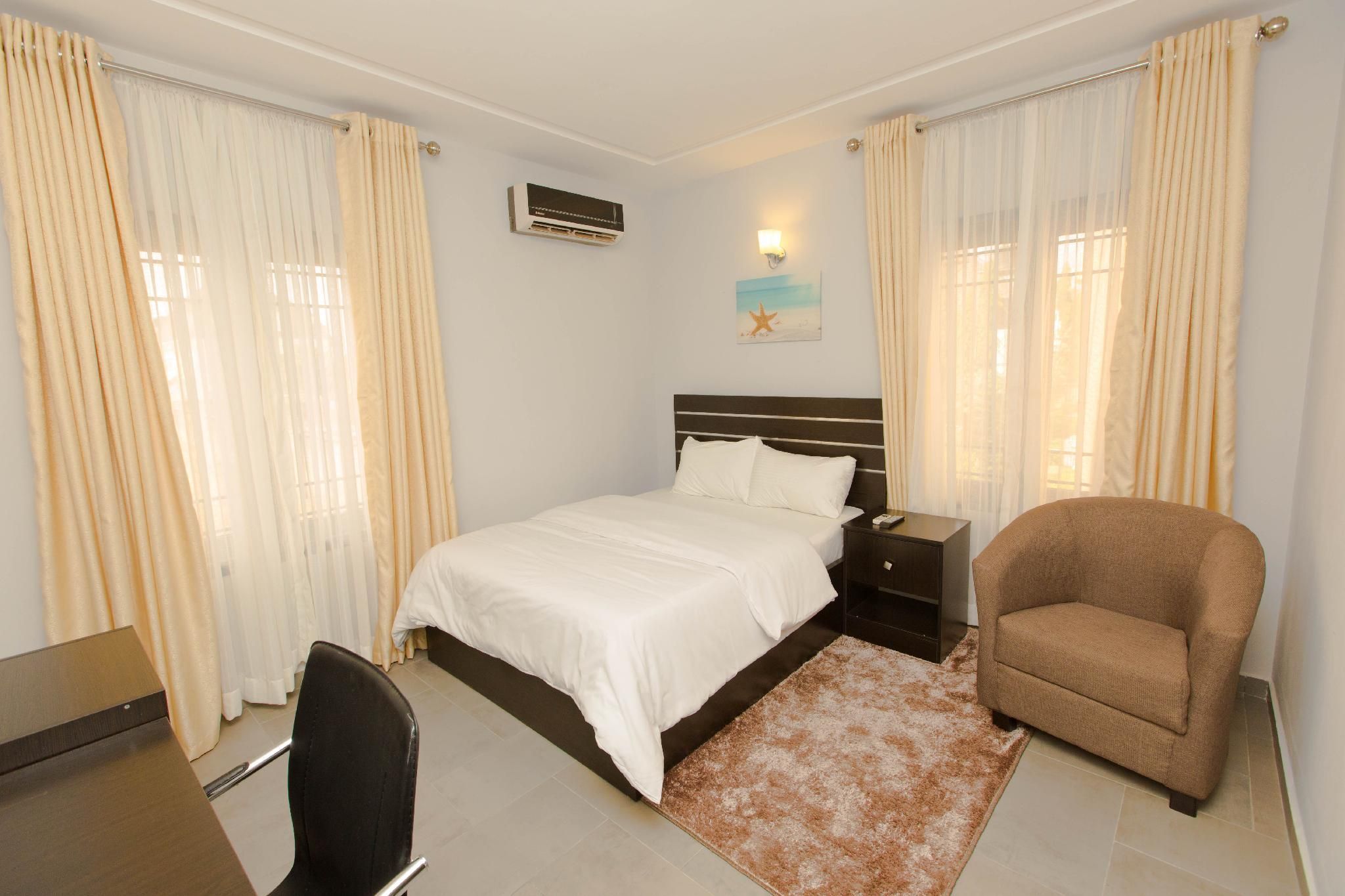 4 Bedrooms Villa