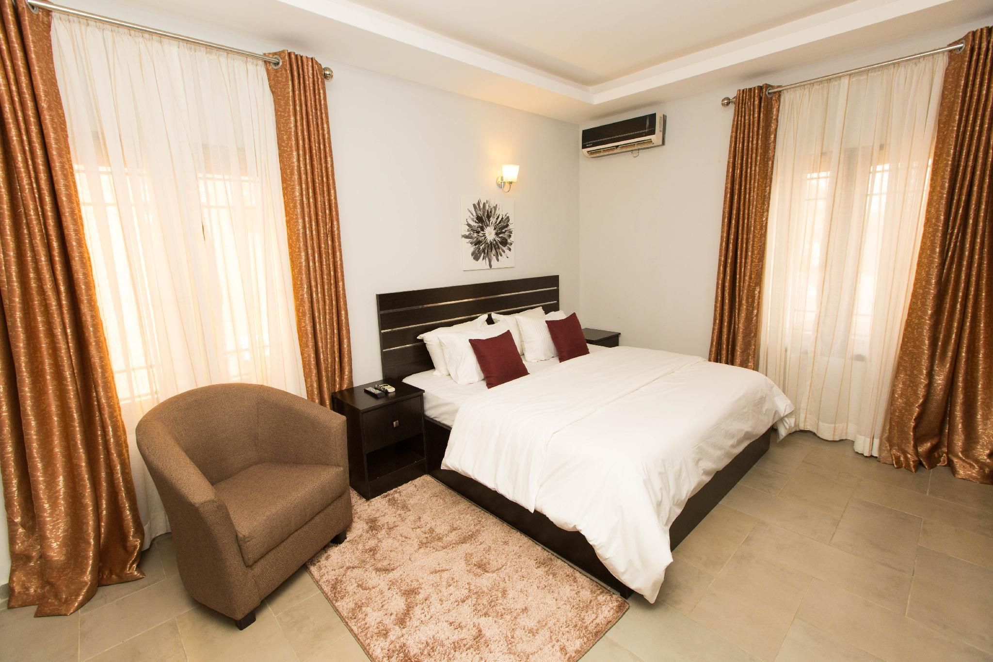 4 Bedrooms Villa