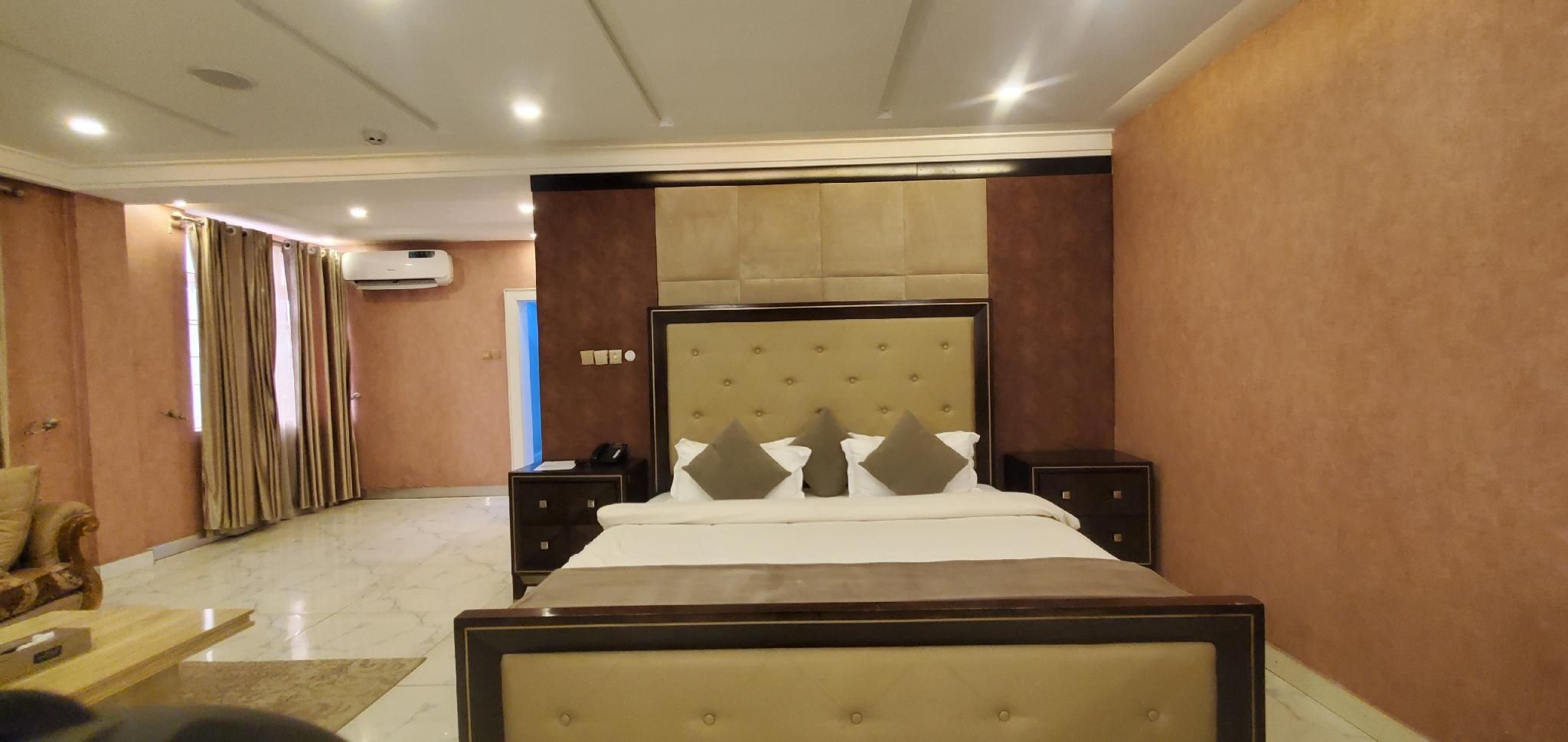 Presidential Suite B