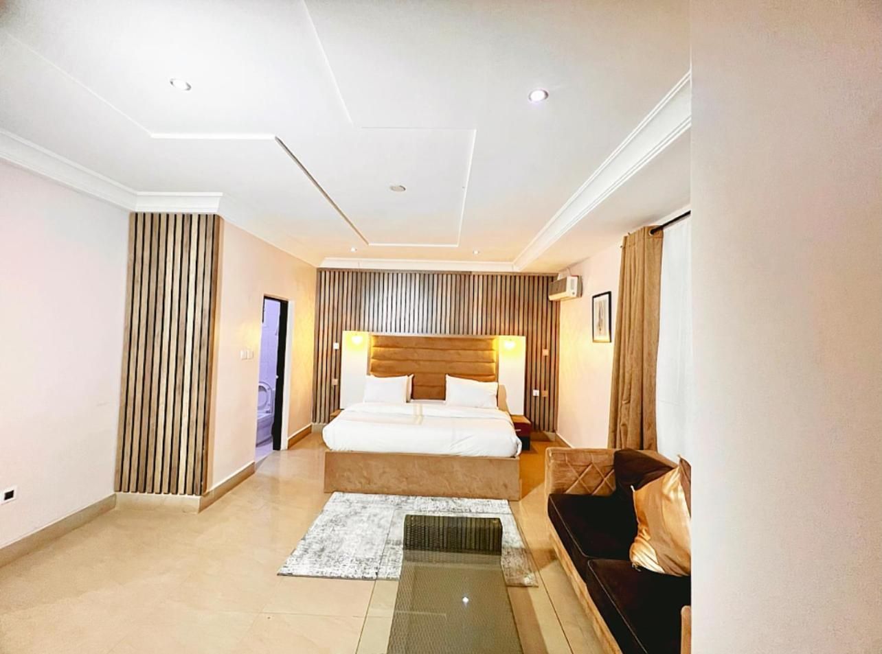 Grey Residence Deluxe Double Room with Bath 3