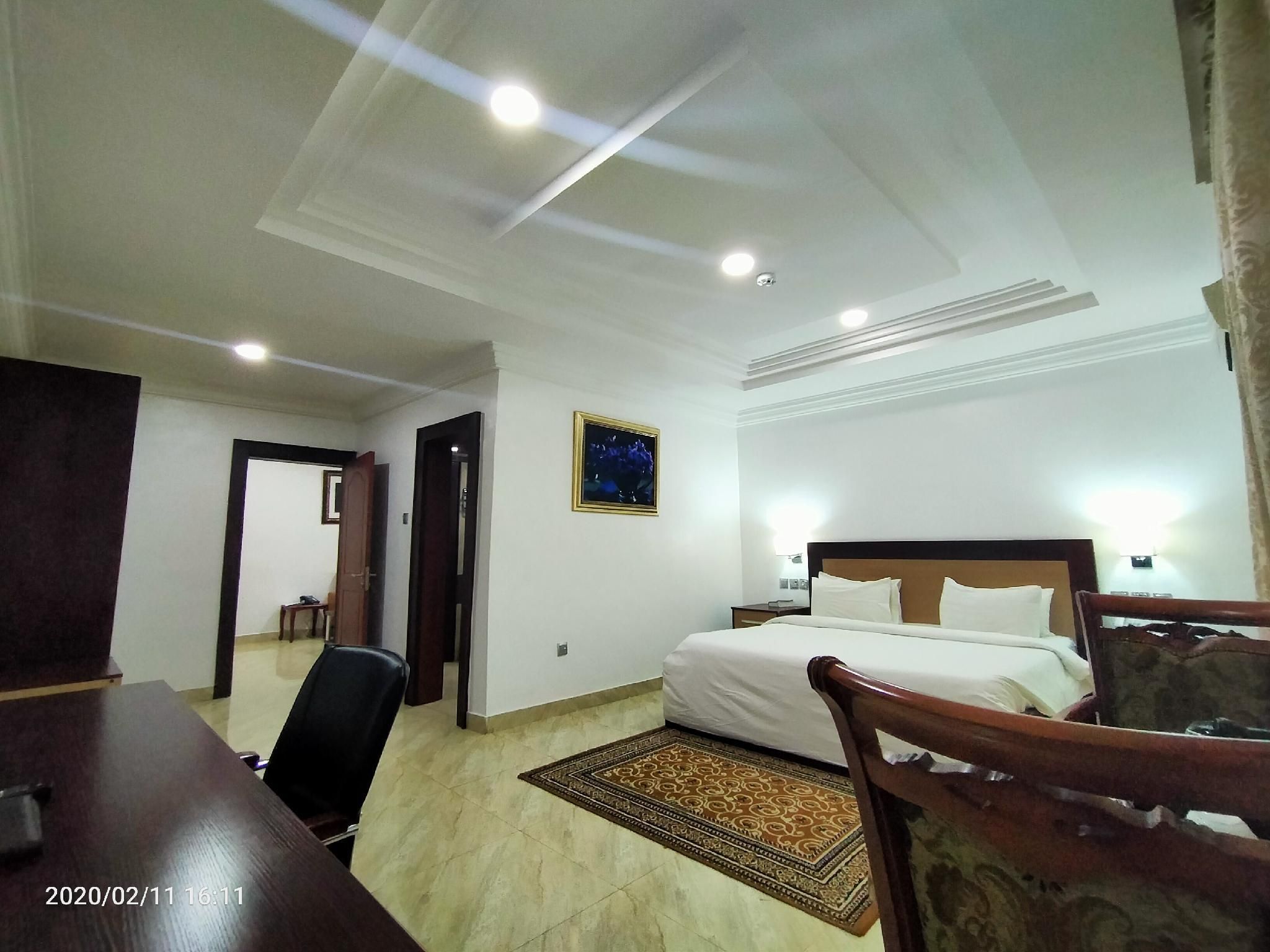 Queen Bed