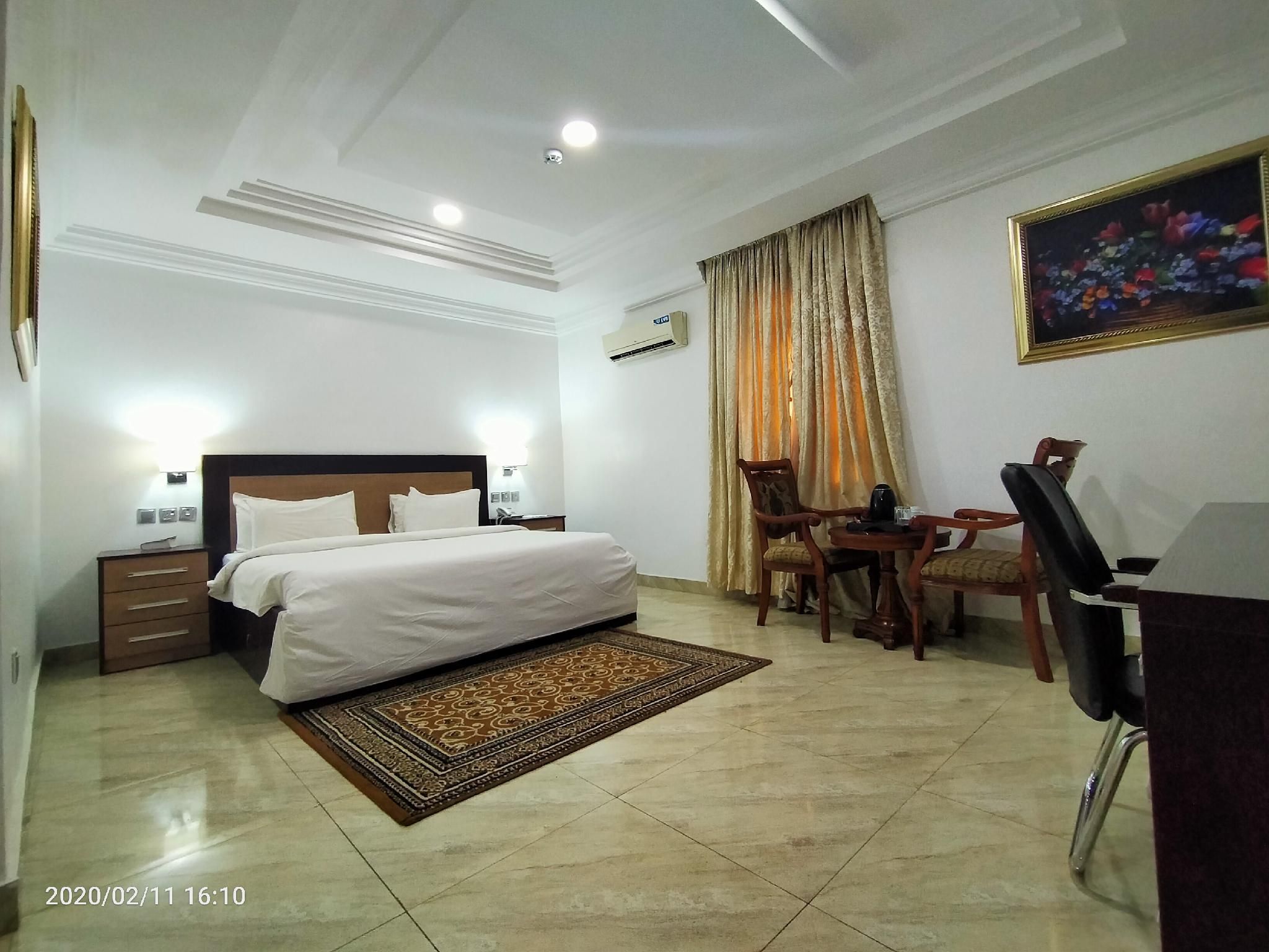 Queen Bed