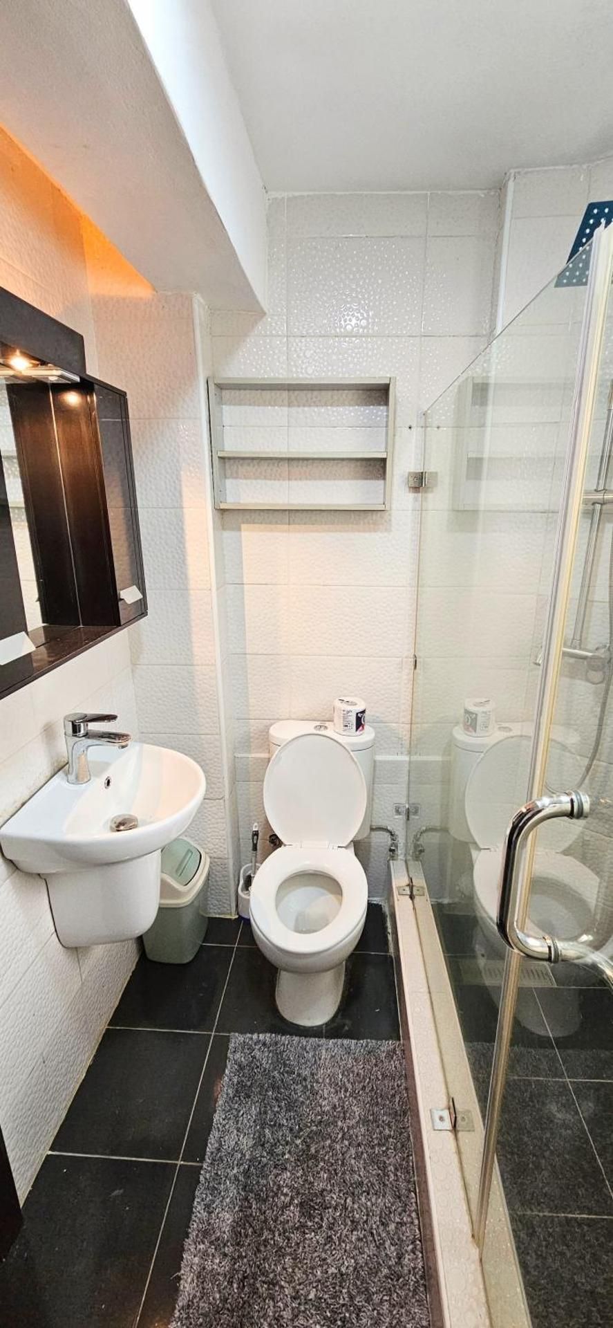 The Leneade One-Bedroom Apartment with Balcony