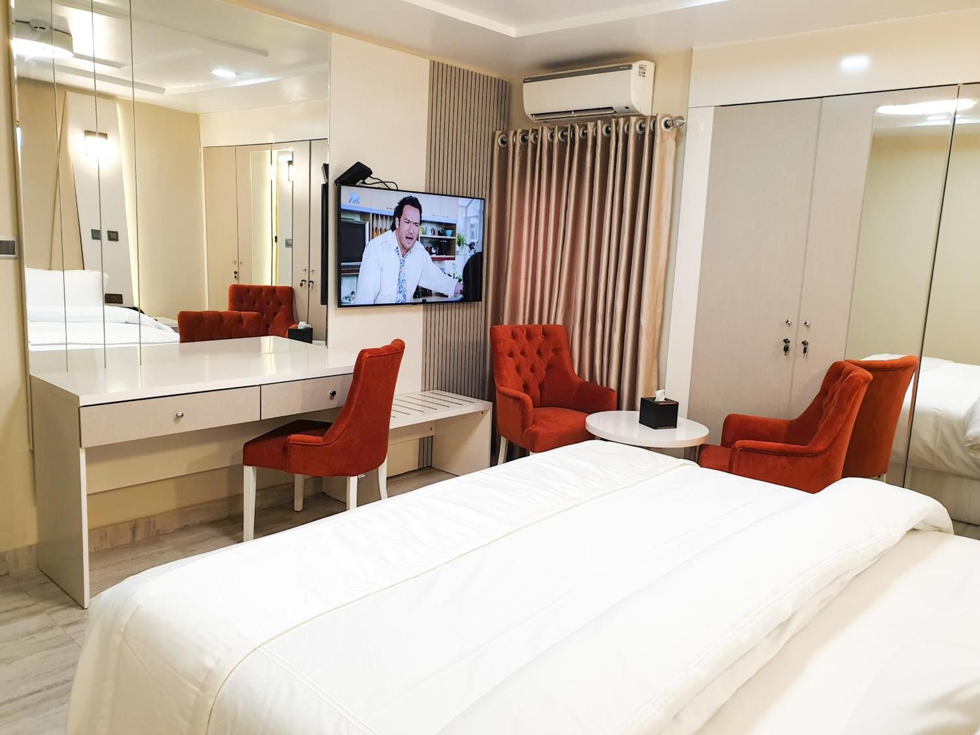 Deluxe Suite