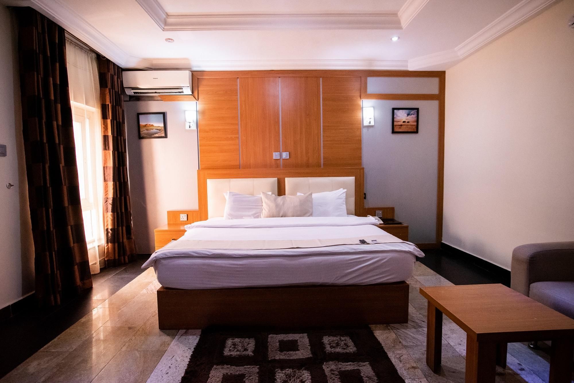 Alcove Suite