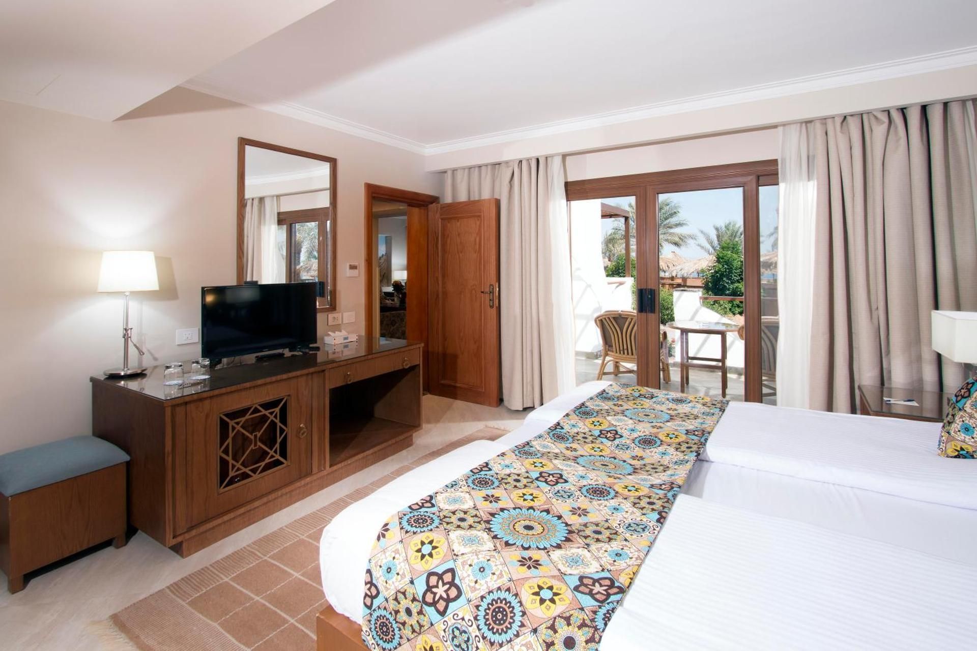Deluxe Suite with Sea View