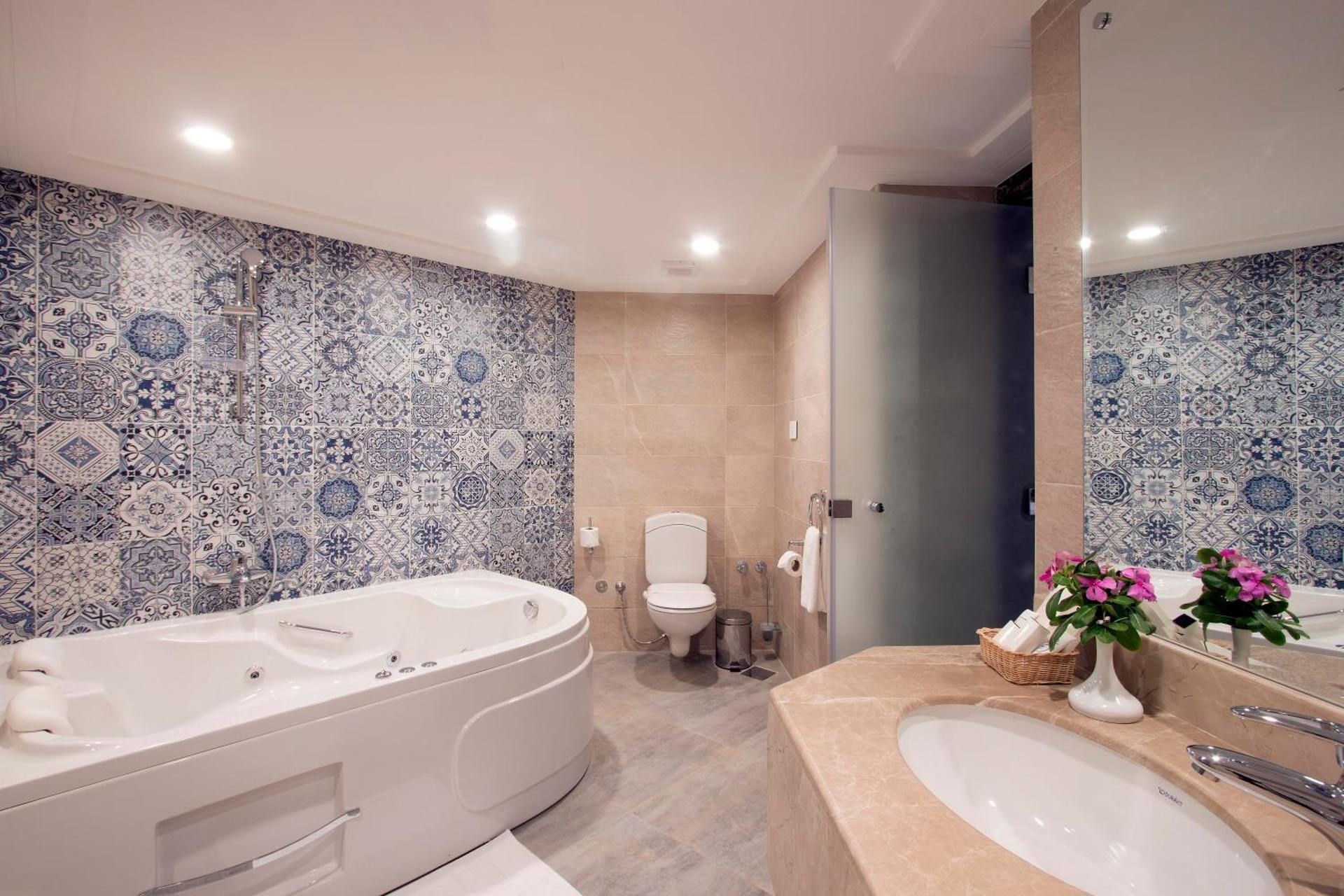 Deluxe Suite with Sea View