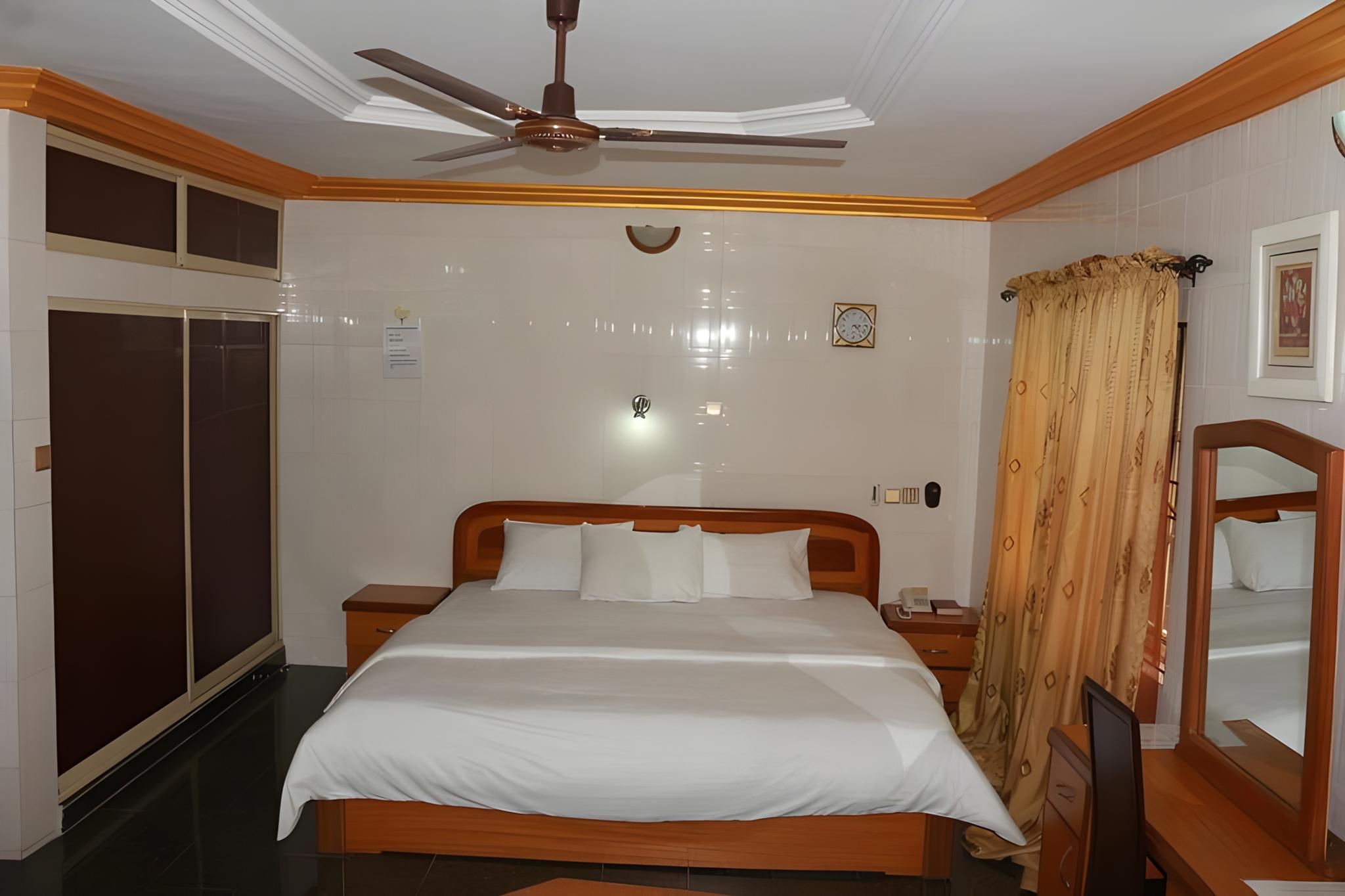 Cute Villa Hotel and Suites VIP Room 3