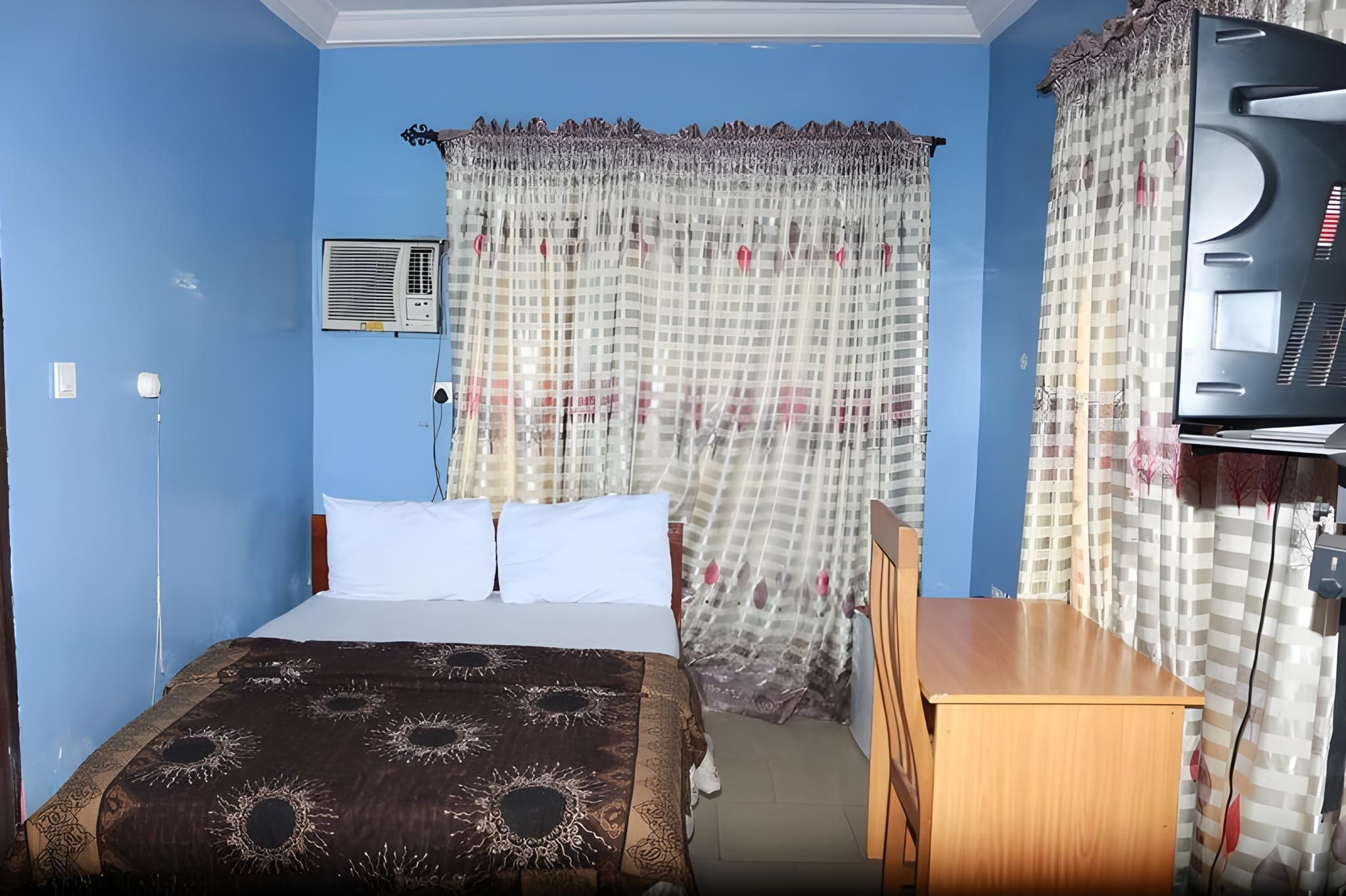 Hummer Hotel Standard Room