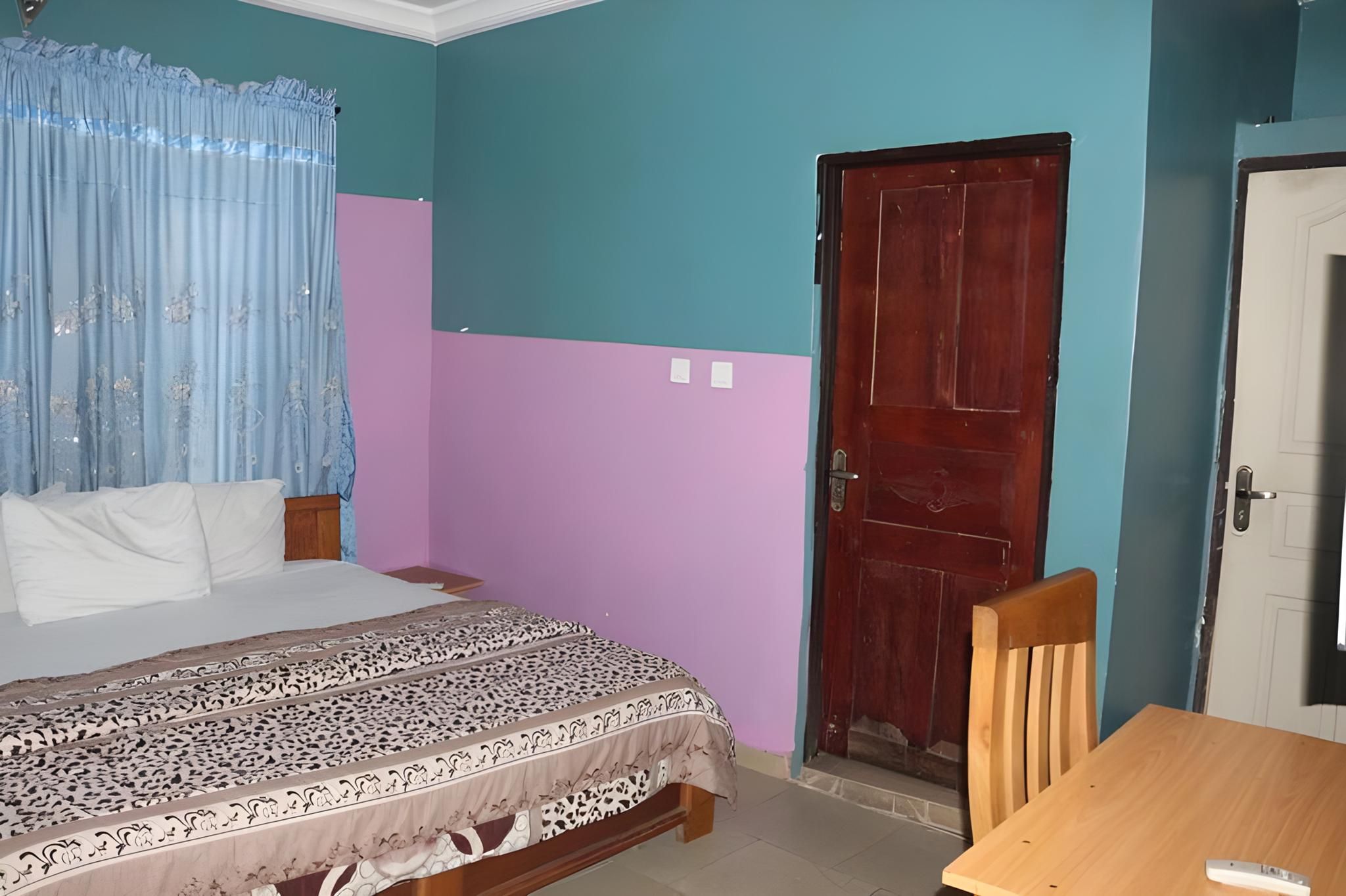 Hummer Hotel Classic Room 3