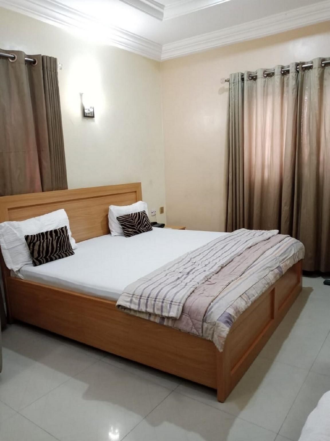 Gyeuti Citi Hotel and Suites Queen Suite