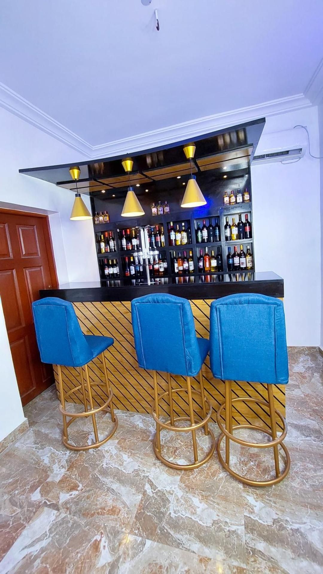 bar/lounge