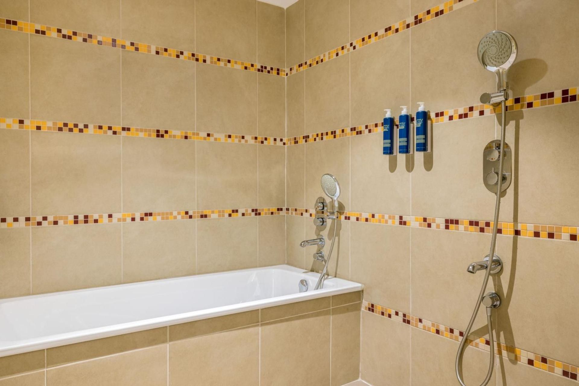 Four Points by Sheraton Ikot Ekpene Corner Junior King Suite with City View 2