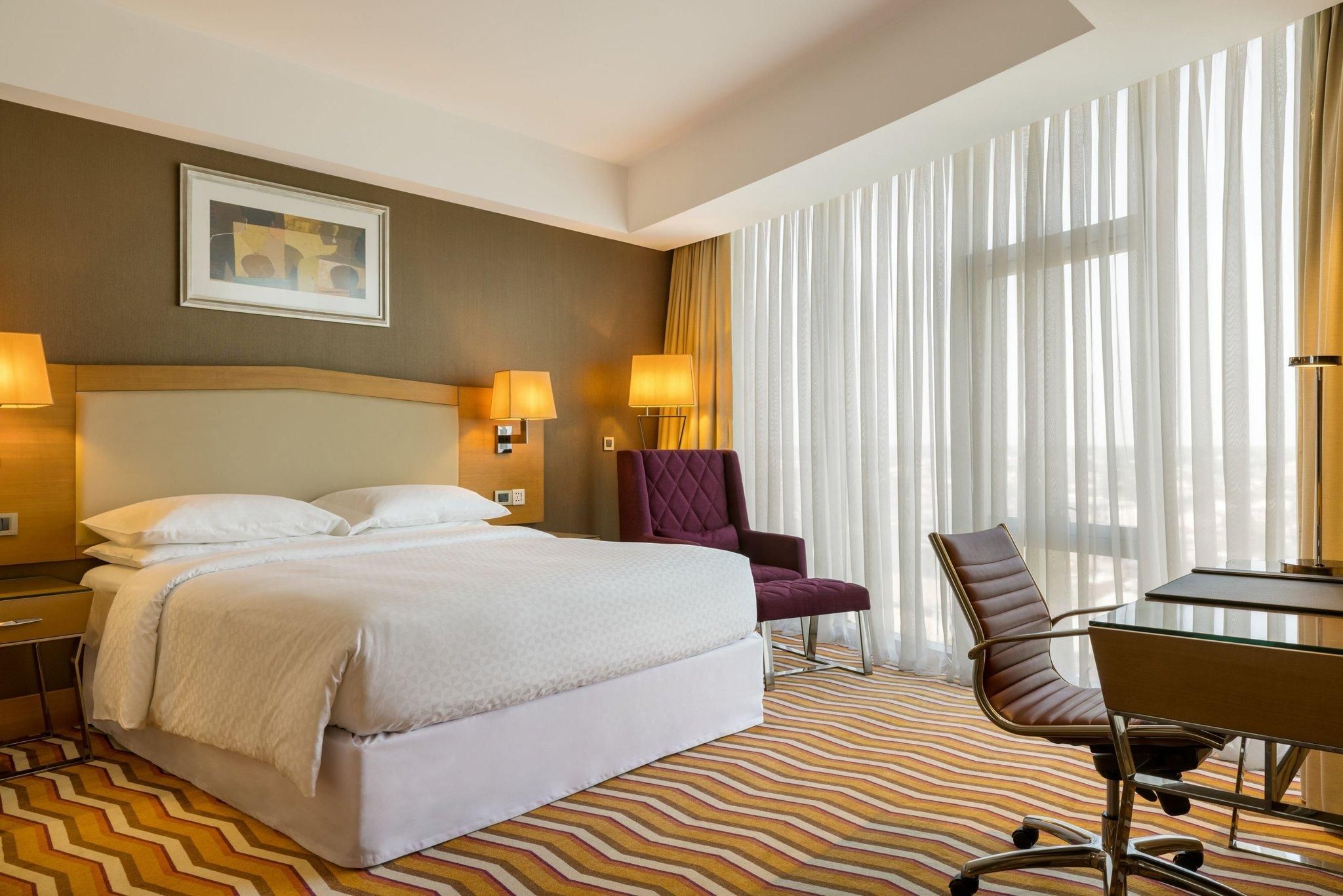 1 Bedroom Junior Suite, 1 King, City view, Corner room, Away from elevator, 6th - 15th floor
