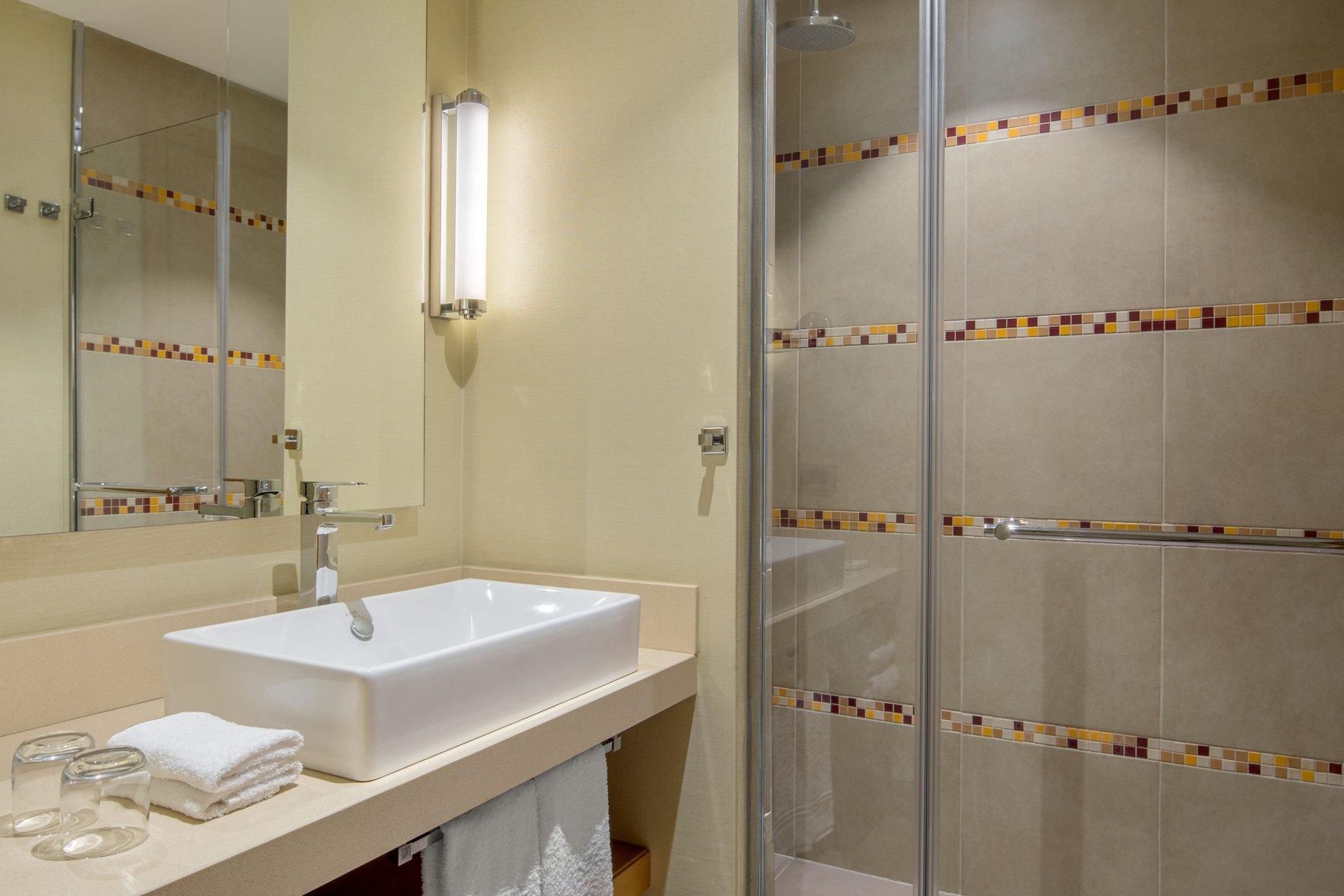 Four Points by Sheraton Ikot Ekpene Larger Guest room, 1 King, City view 3