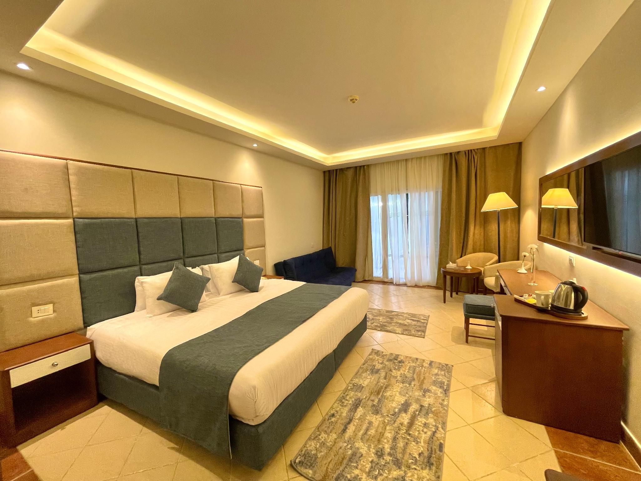 Ivy Cyrene Island Aqua Park Resort Standard Room Garden View 2