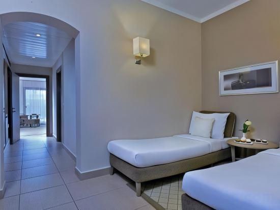 Deluxe Family, Queen Bed, Garden view