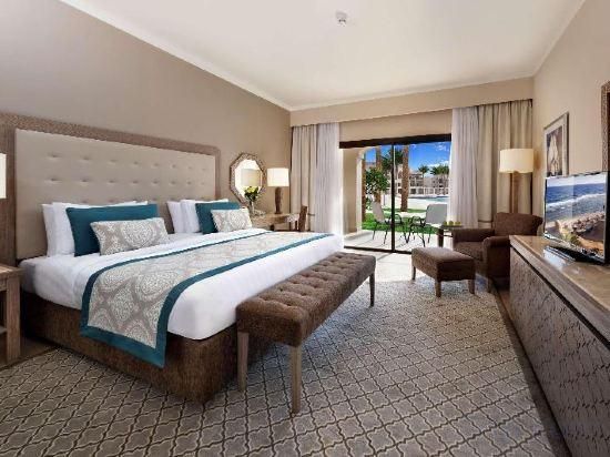 Deluxe Family, Queen Bed, Pool View
