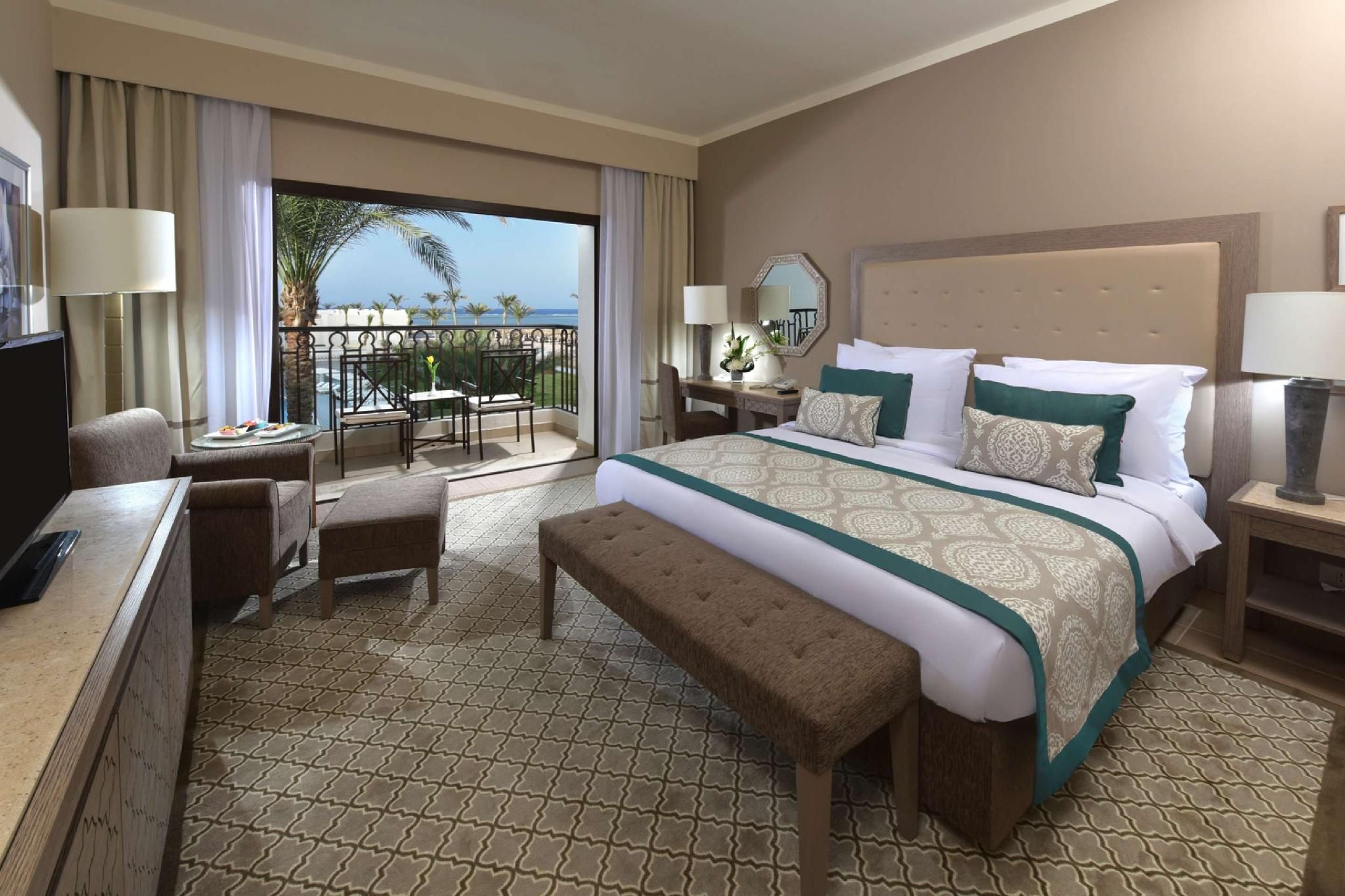 Deluxe Family, Queen Bed, Side Sea View