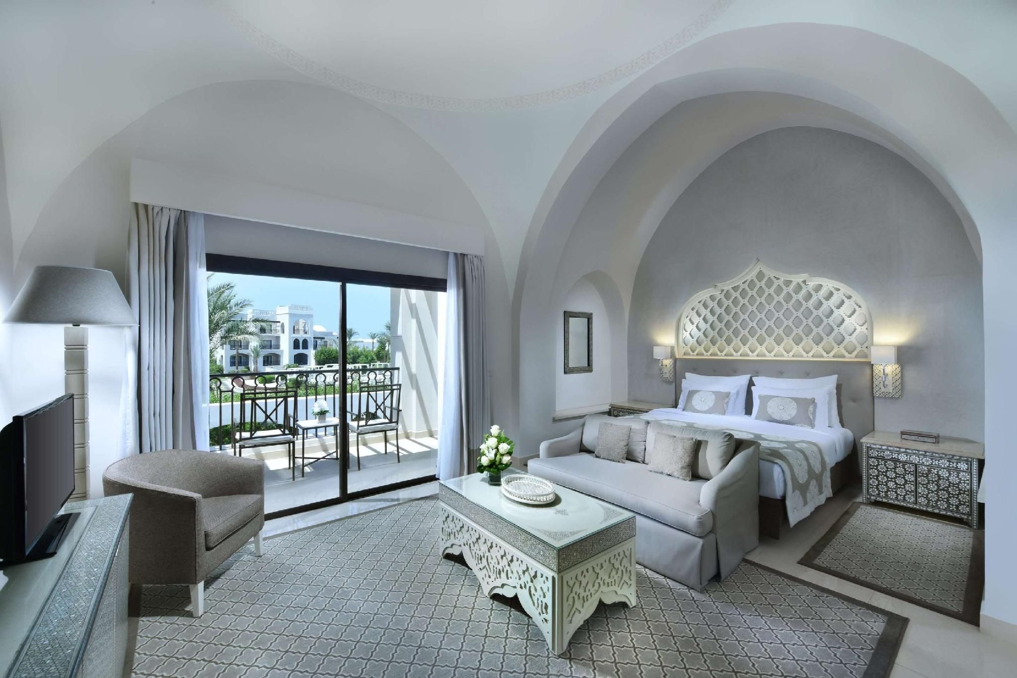 Deluxe Suite, Queen Bed, Sea View