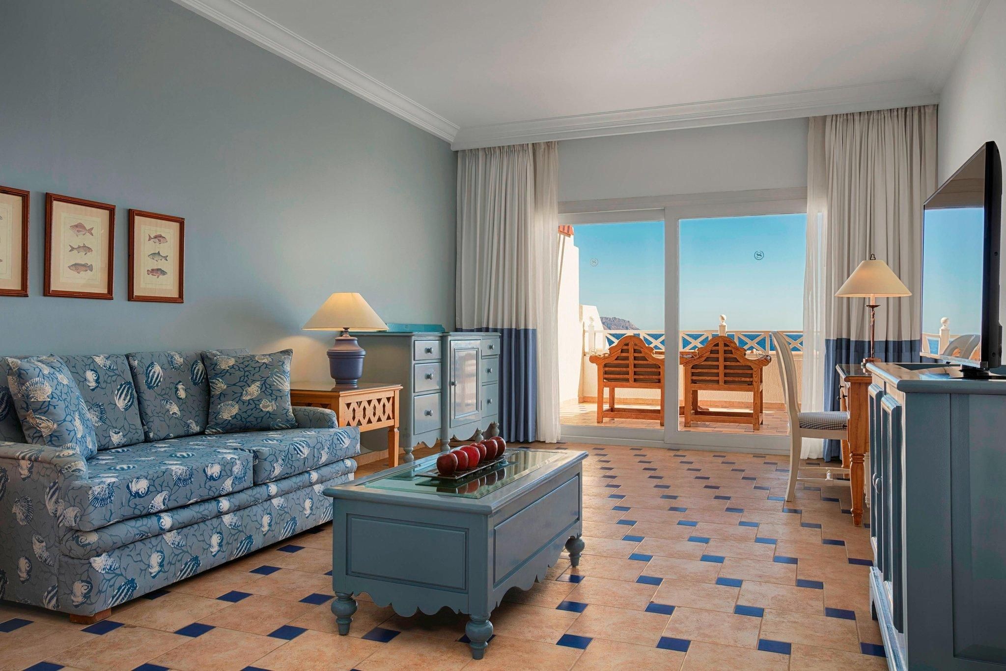 Junior Suite, 1 Bedroom, 1 King Bed, Red Sea View, Corner Balcony, Sitting Area, High Floor