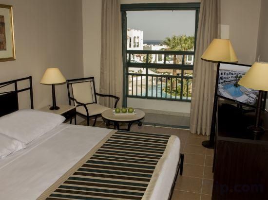 Standard, Queen or Twin Bed, Bay View