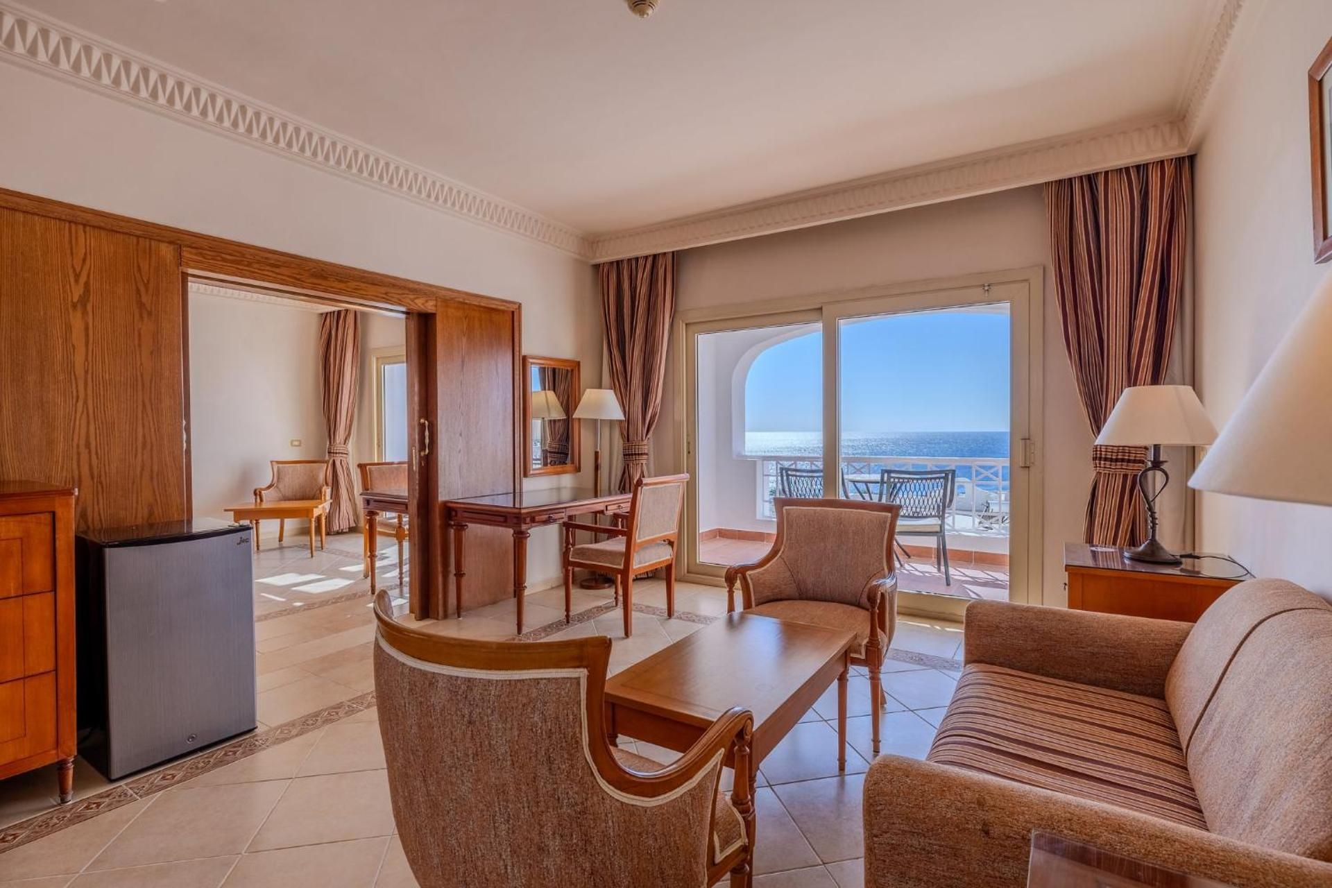 One Bedroom Seaview Suite with Balcony