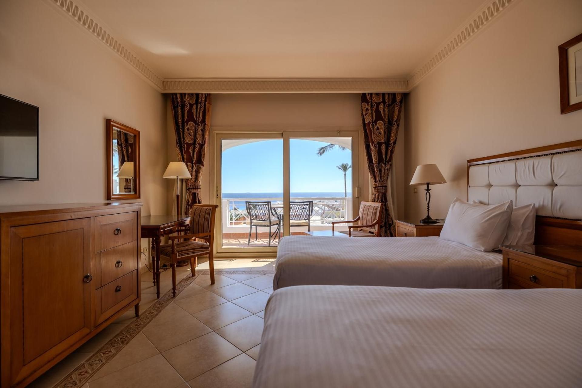 Standard Twin Room with Balcony and Sea View