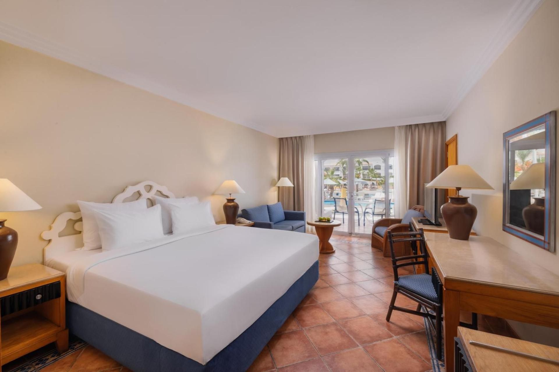 Deluxe, Queen or Twin Room Pool View