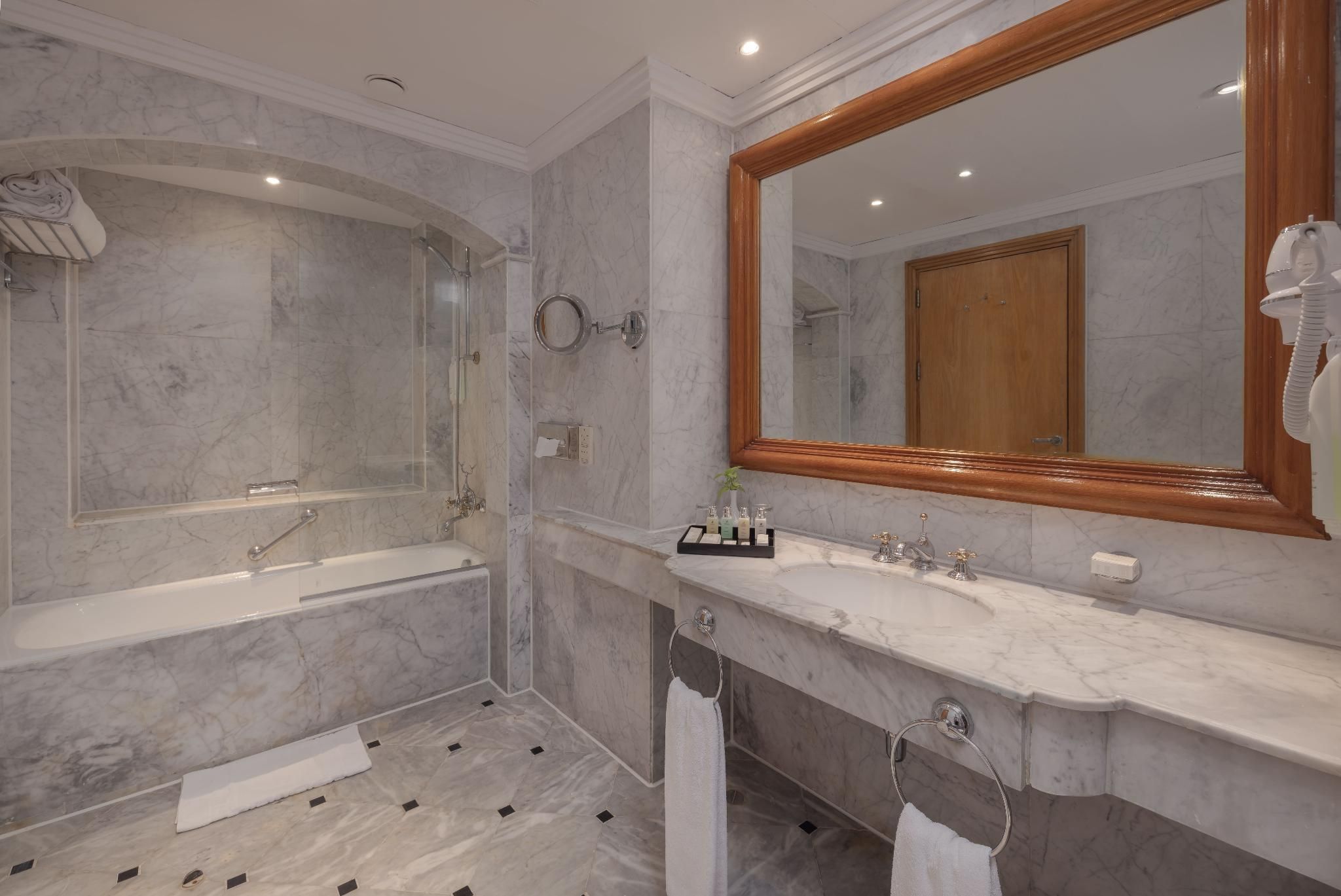 Junior Suite, Queen Bed