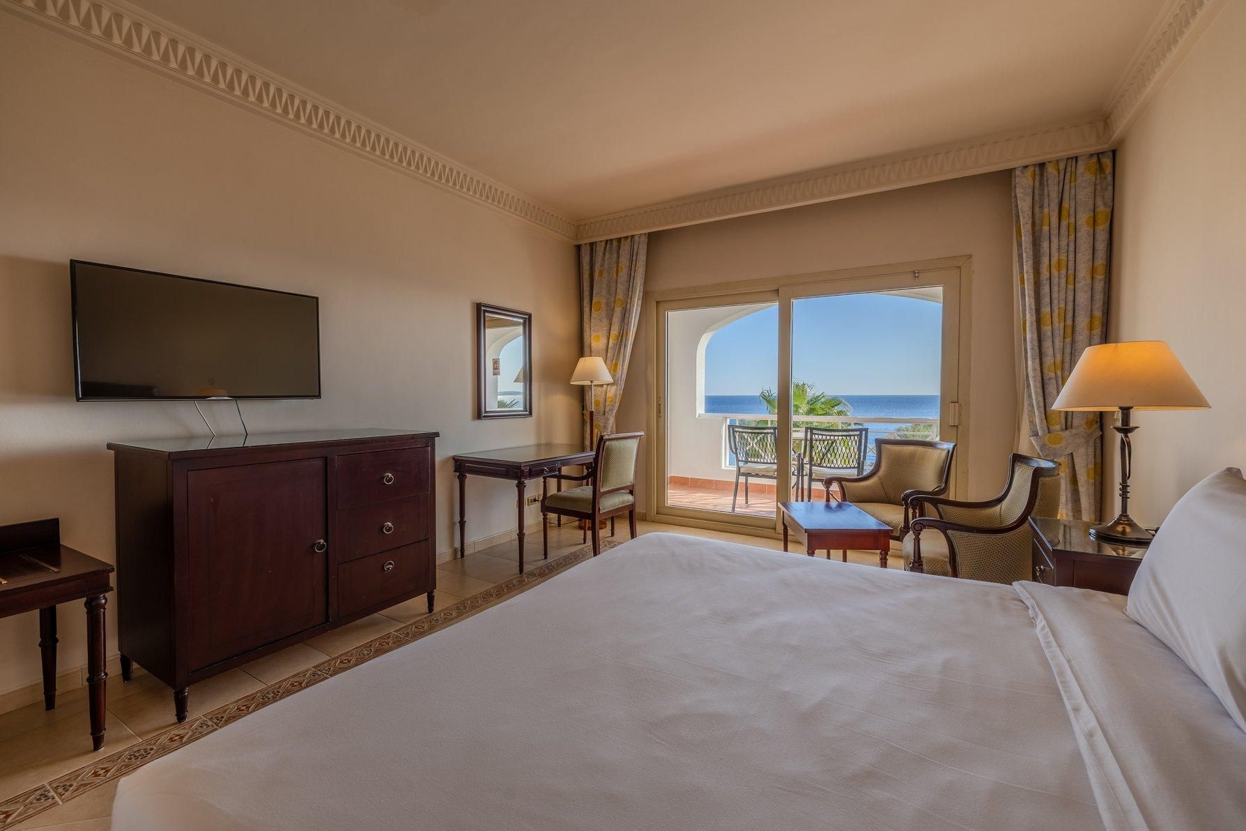 1 King Standard Sea View Pool Access Balcony