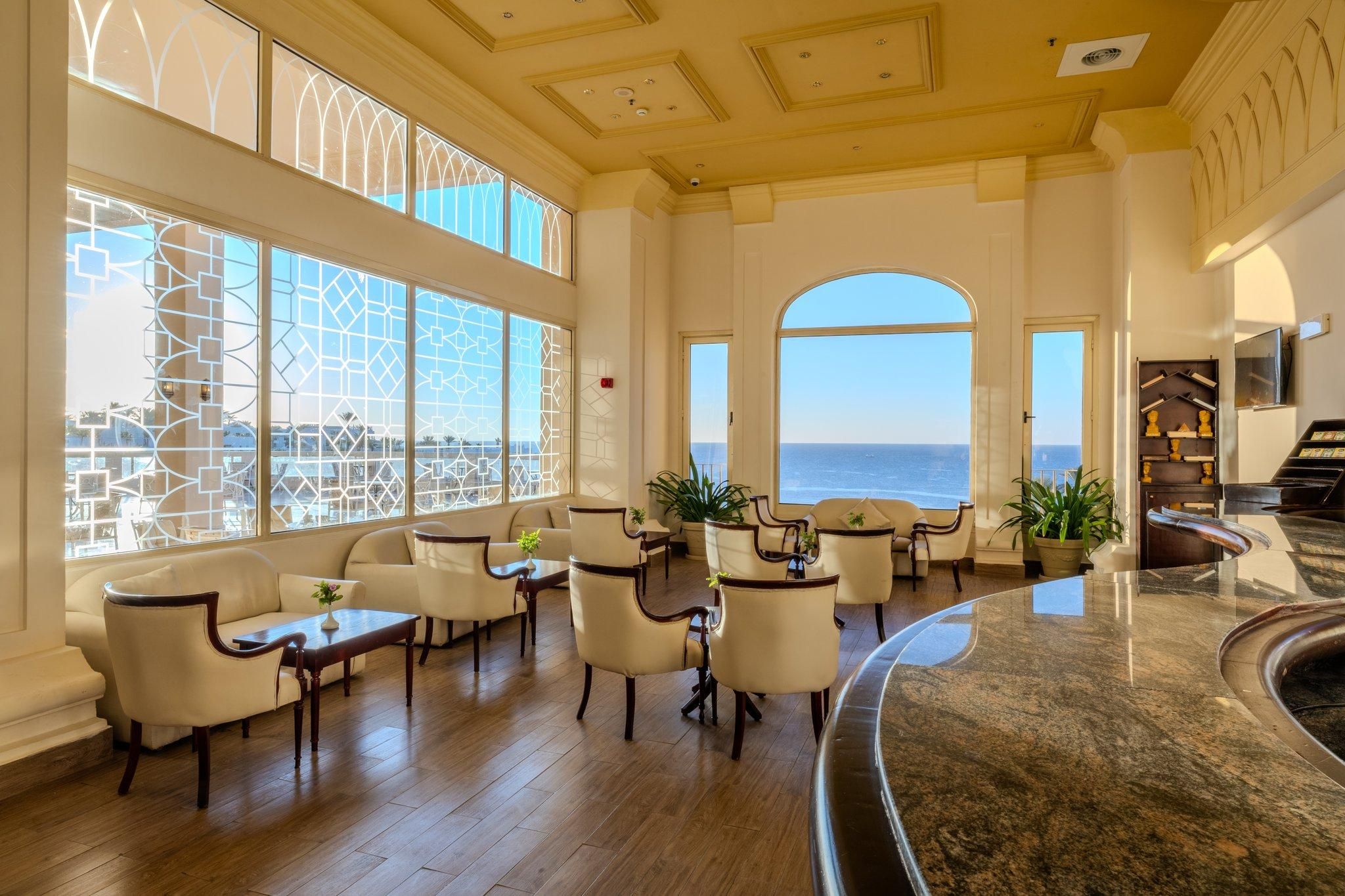 Independents Continental Plaza Beach Resort By IHG