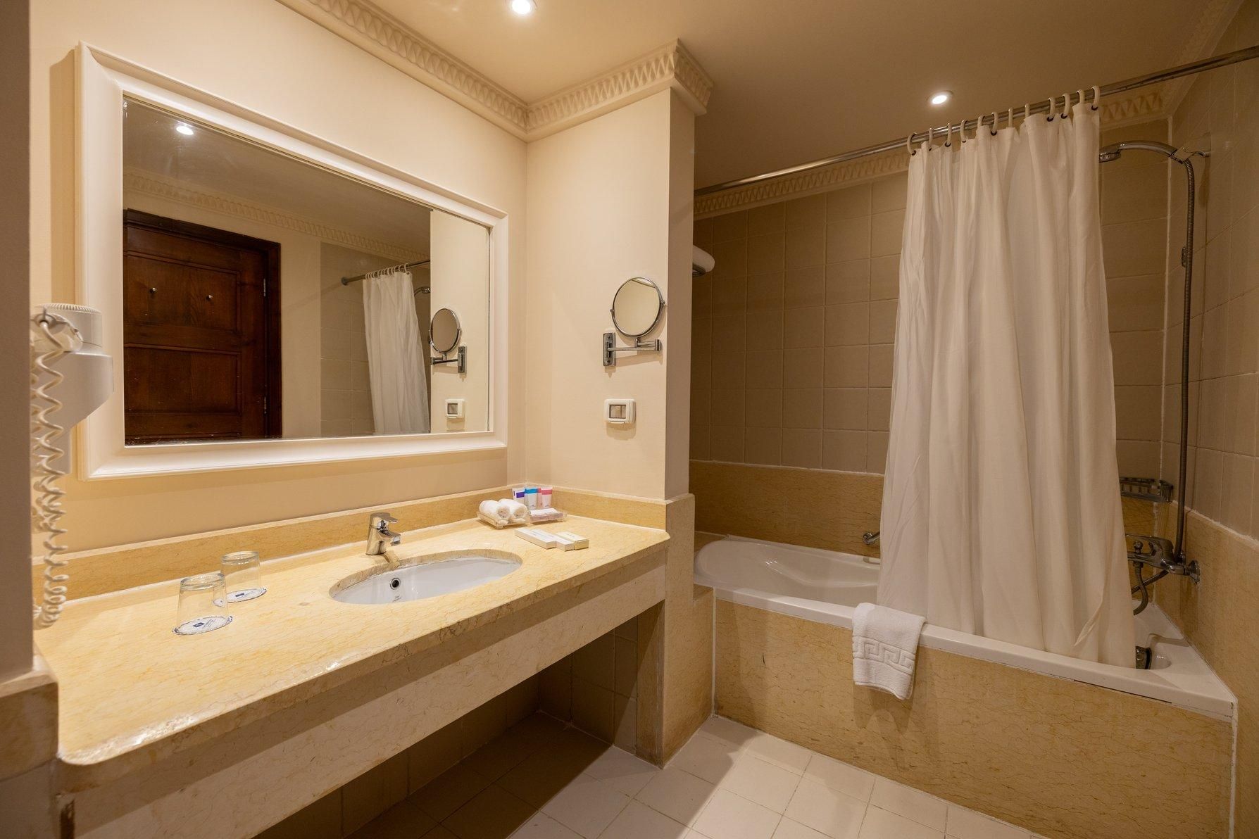 1 King Standard Garden View Balcony