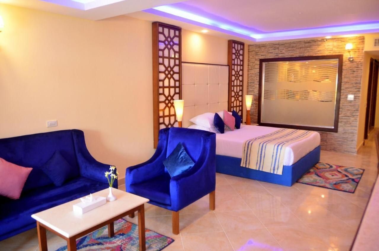 Golden Swim Up Triple Room - Adults Only
