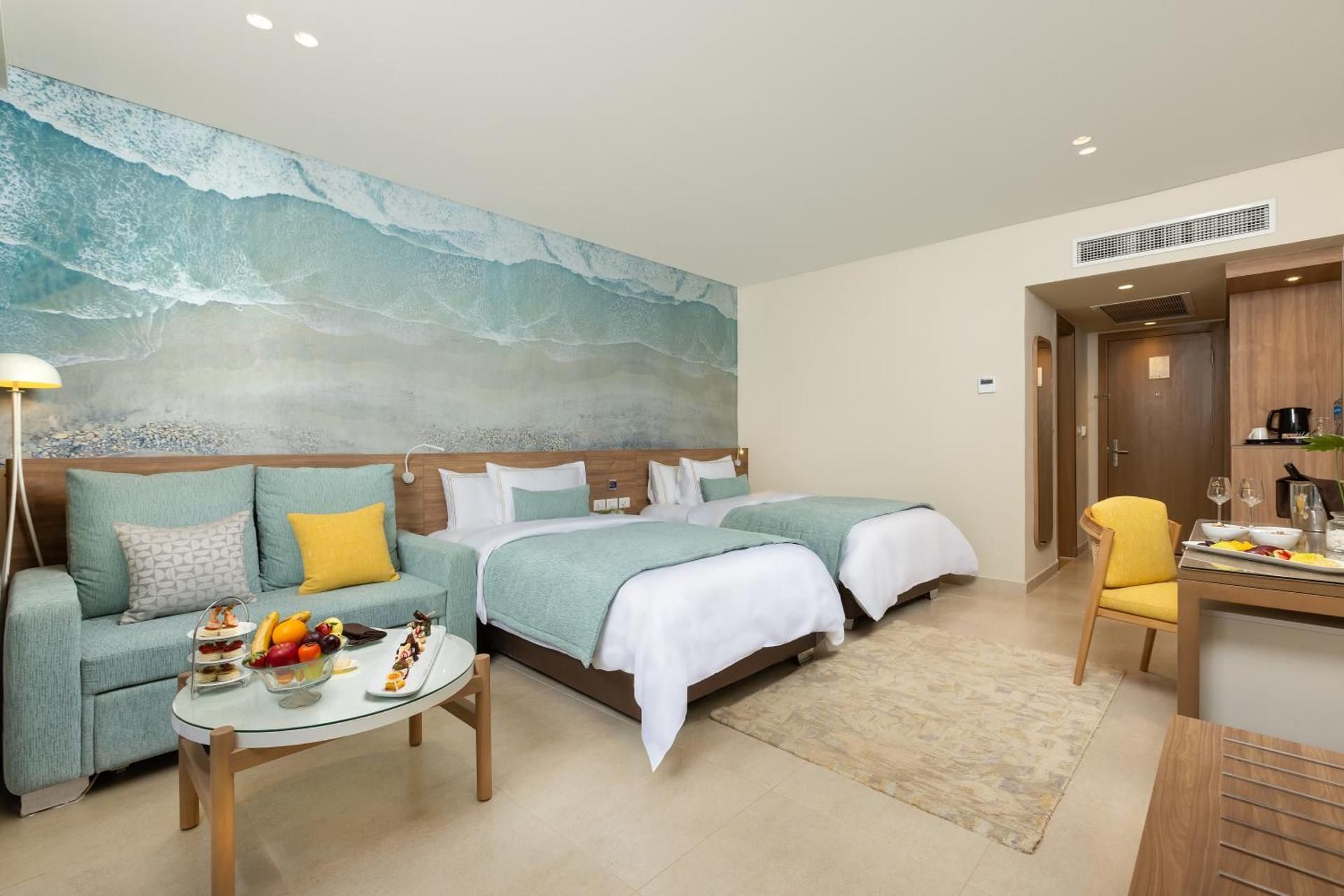 Swim-Up Room