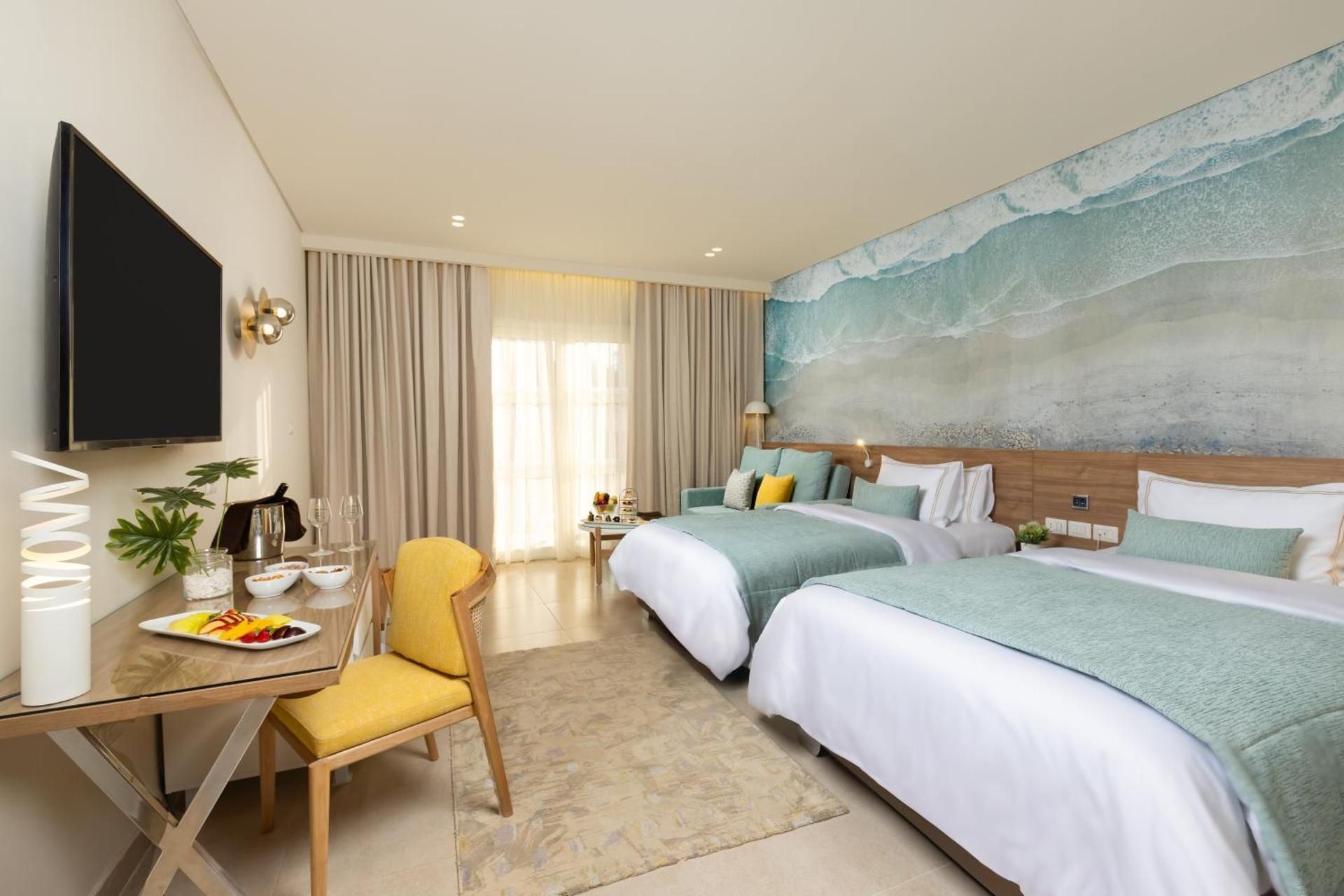 Swim-Up Room