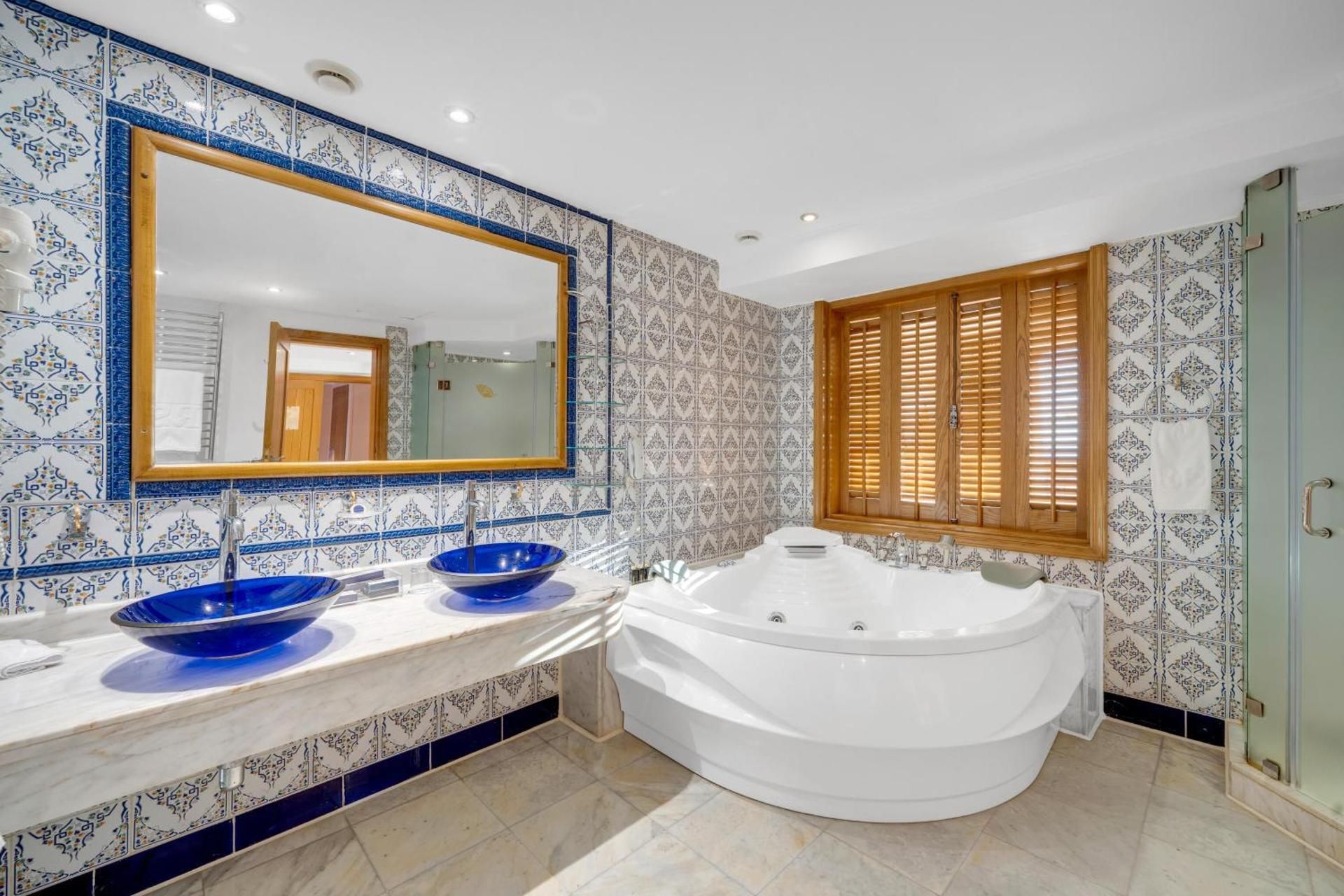 Villa Alexandria With Private Pool and Lounge Access