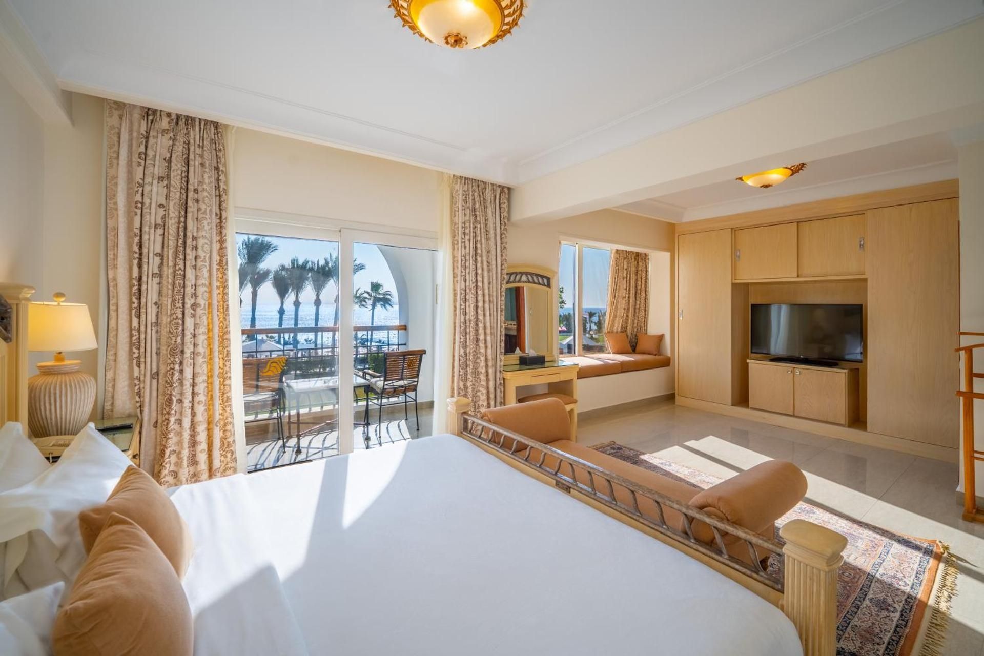 Villa Luxor With Private Pool and Lounge Access