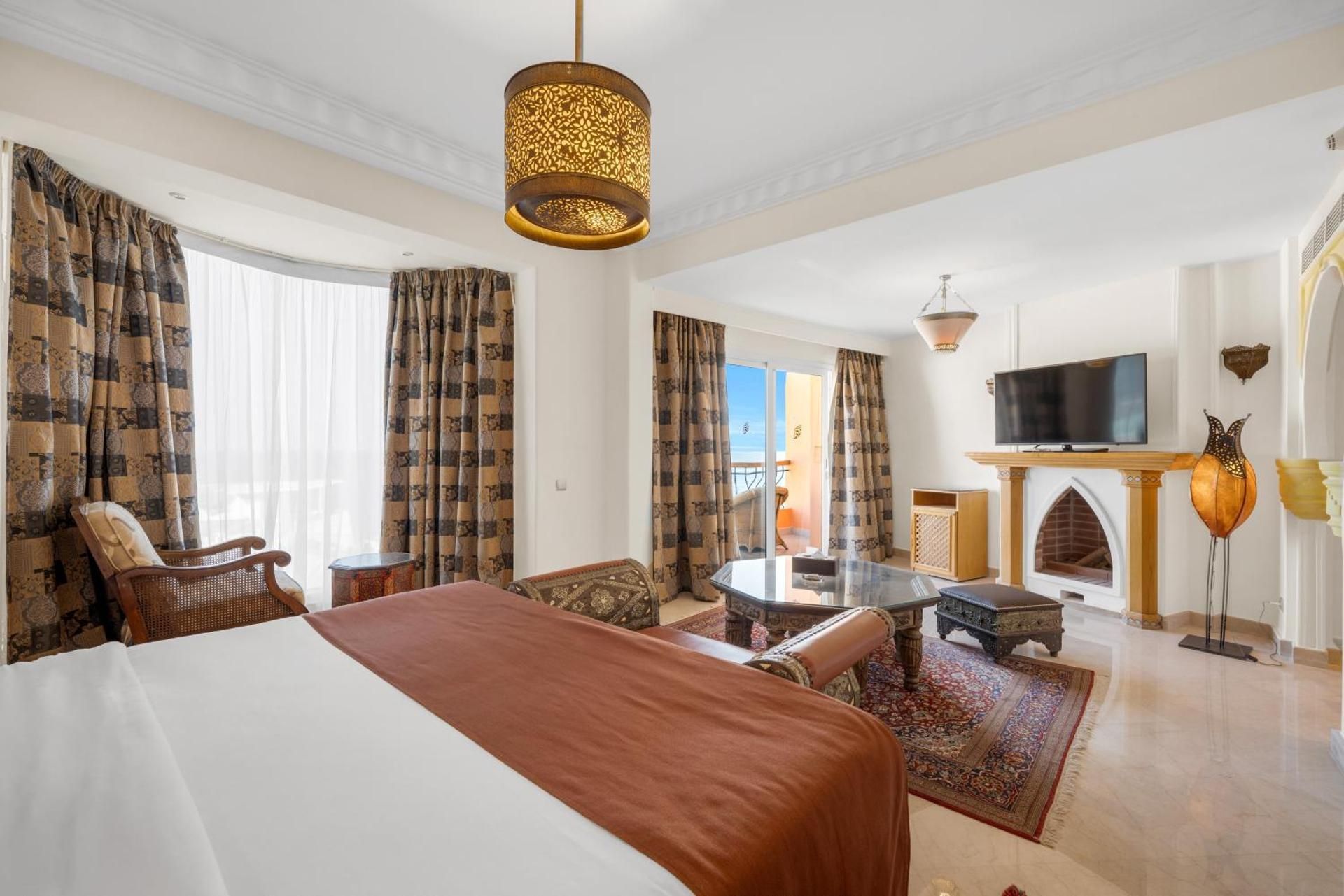 Villa Farida With Private Pool and Lounge Access