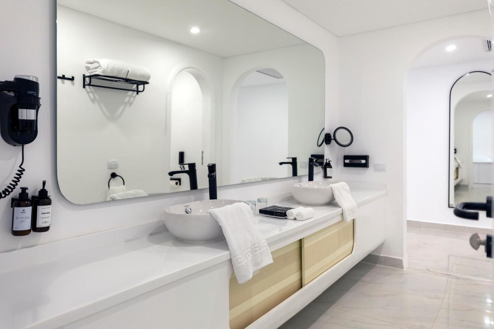 Executive Pool Suite- Posh Club
