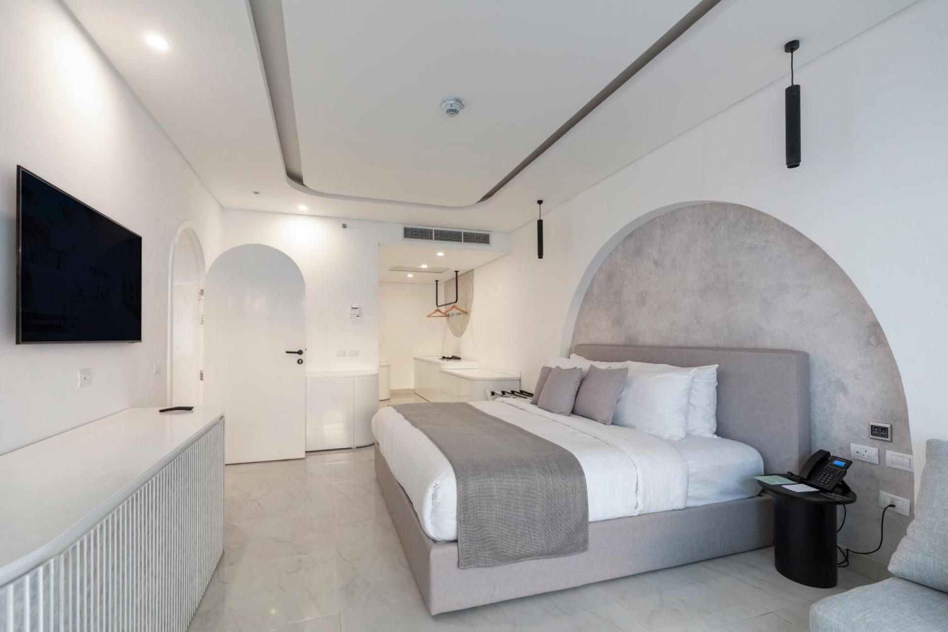 Executive Pool Suite- Posh Club