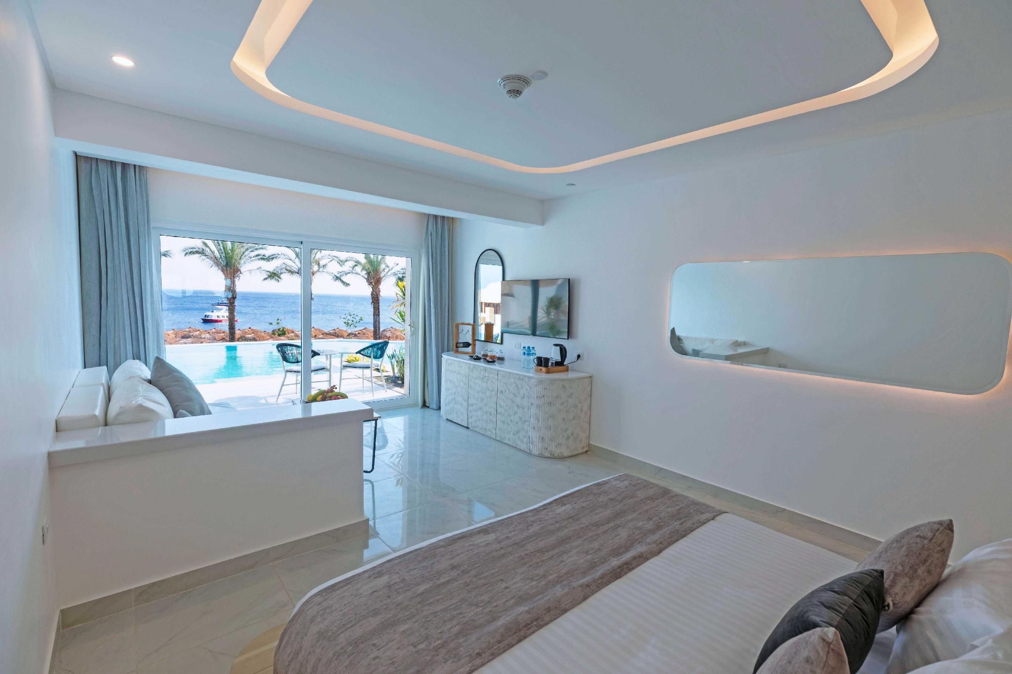 Junior Swim-Up Suite (+16)