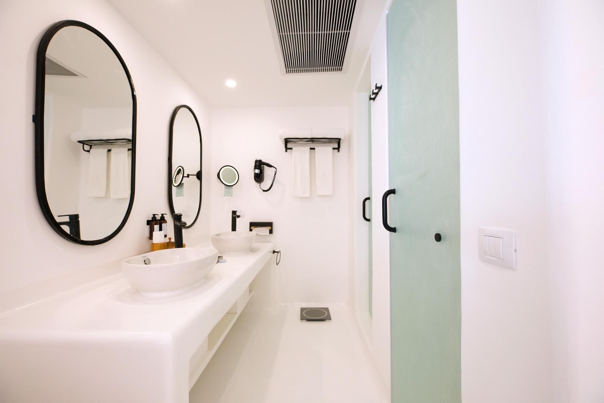 The Party Never Ends Pool Suite