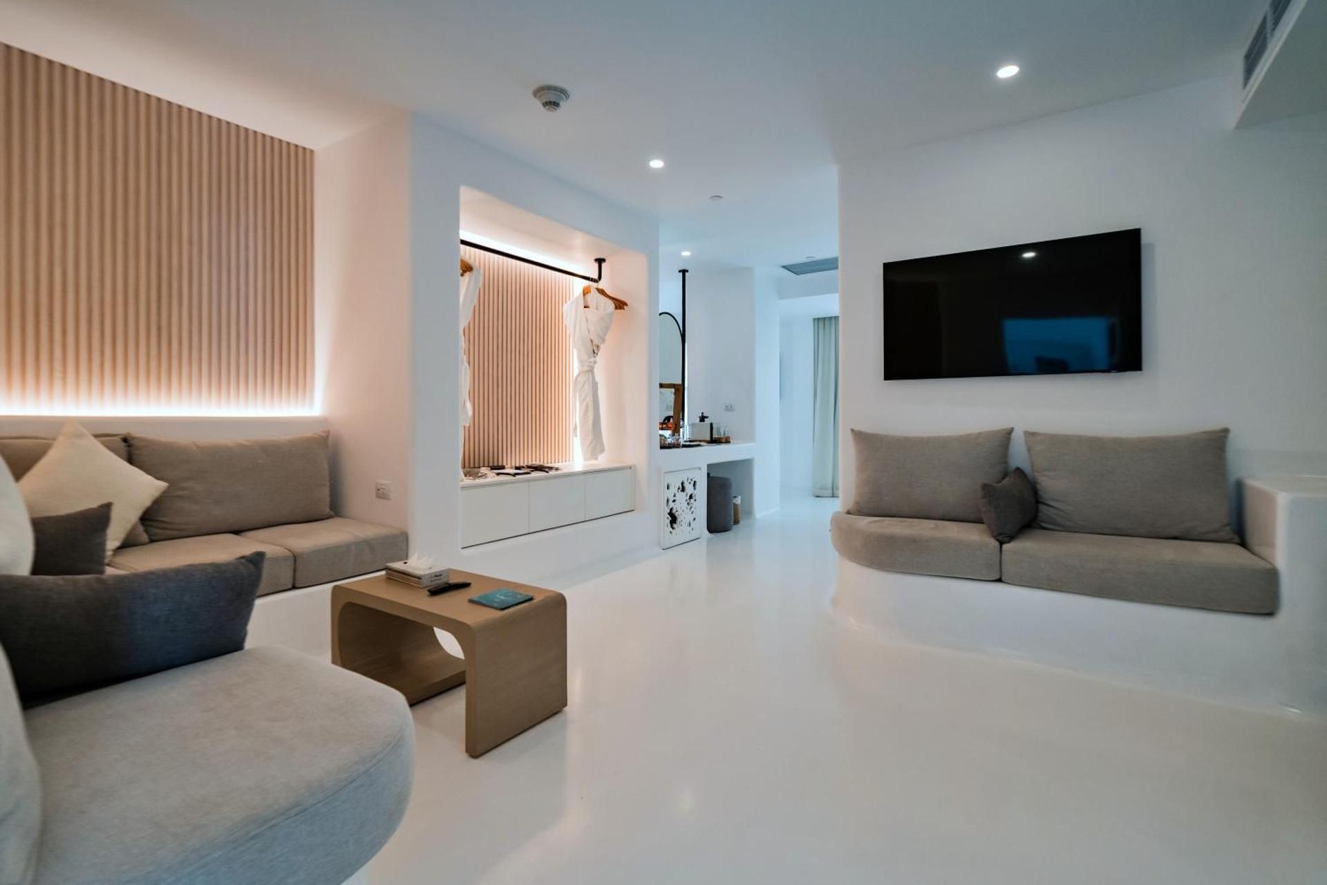 The Party Never Ends Pool Suite