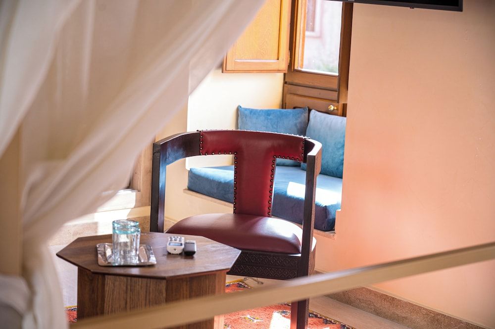 Riad Tonaroz Luxury Suite, Courtyard View 10