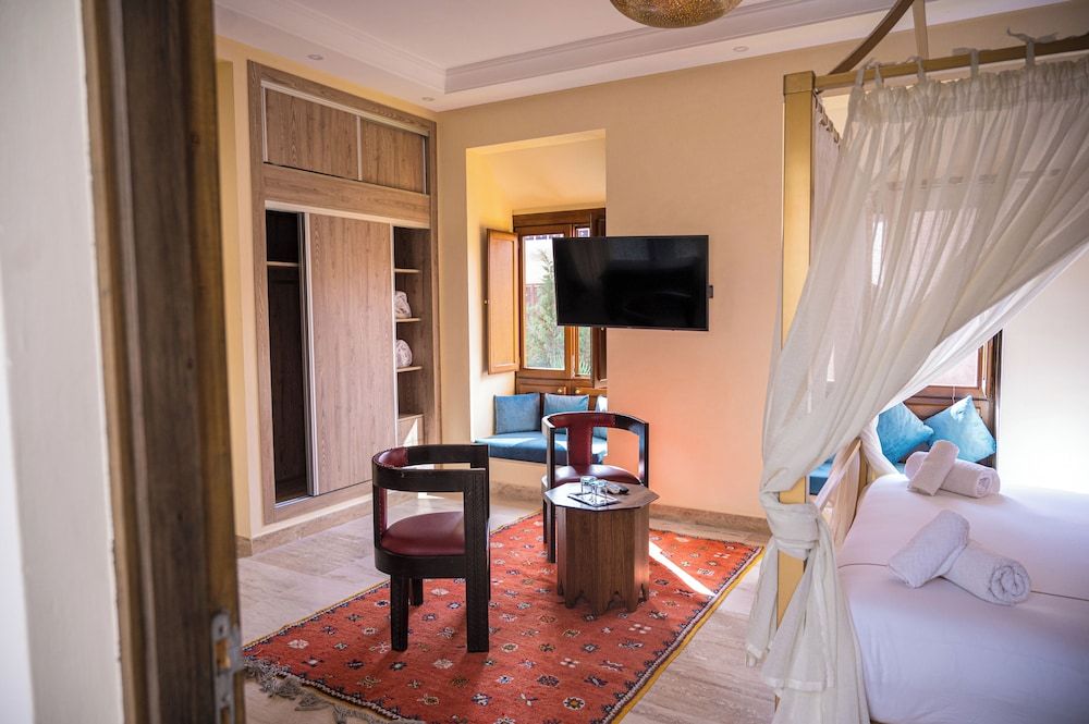 Riad Tonaroz Luxury Suite, Courtyard View 9