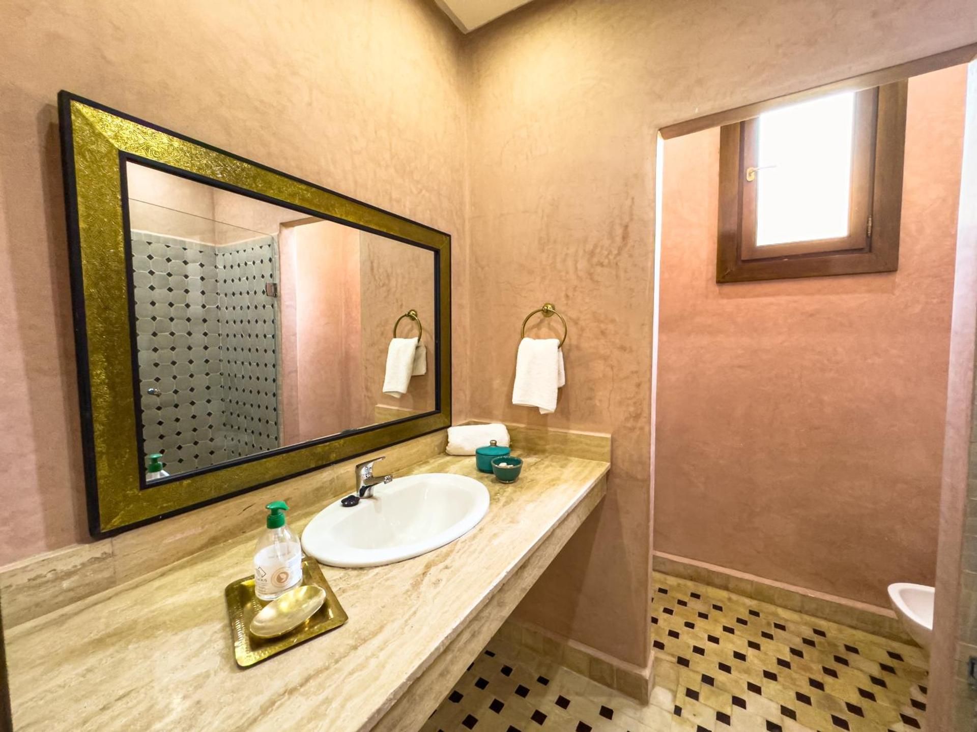 Single Room with Private External Bathroom