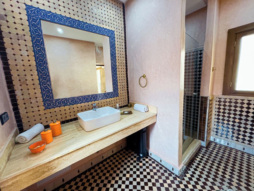 Riad Tonaroz Luxury Suite, Courtyard View 5