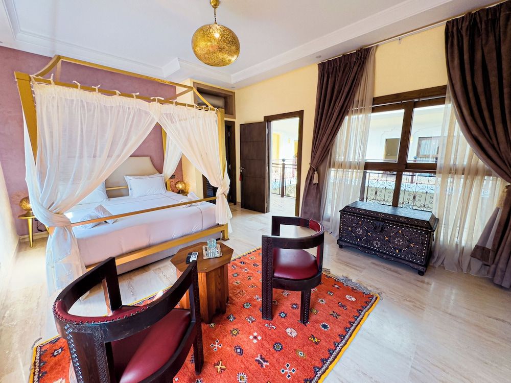 Riad Tonaroz Luxury Suite, Courtyard View