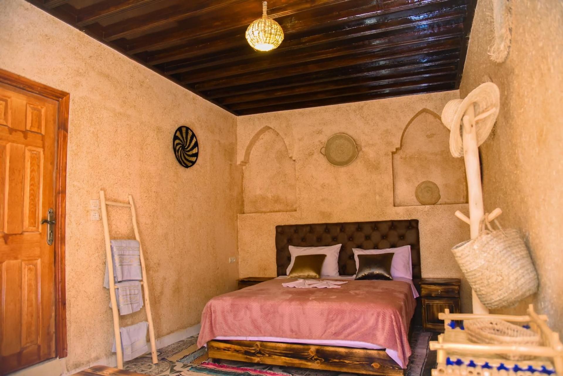 Deluxe Double Room (1 adult + 1 child)